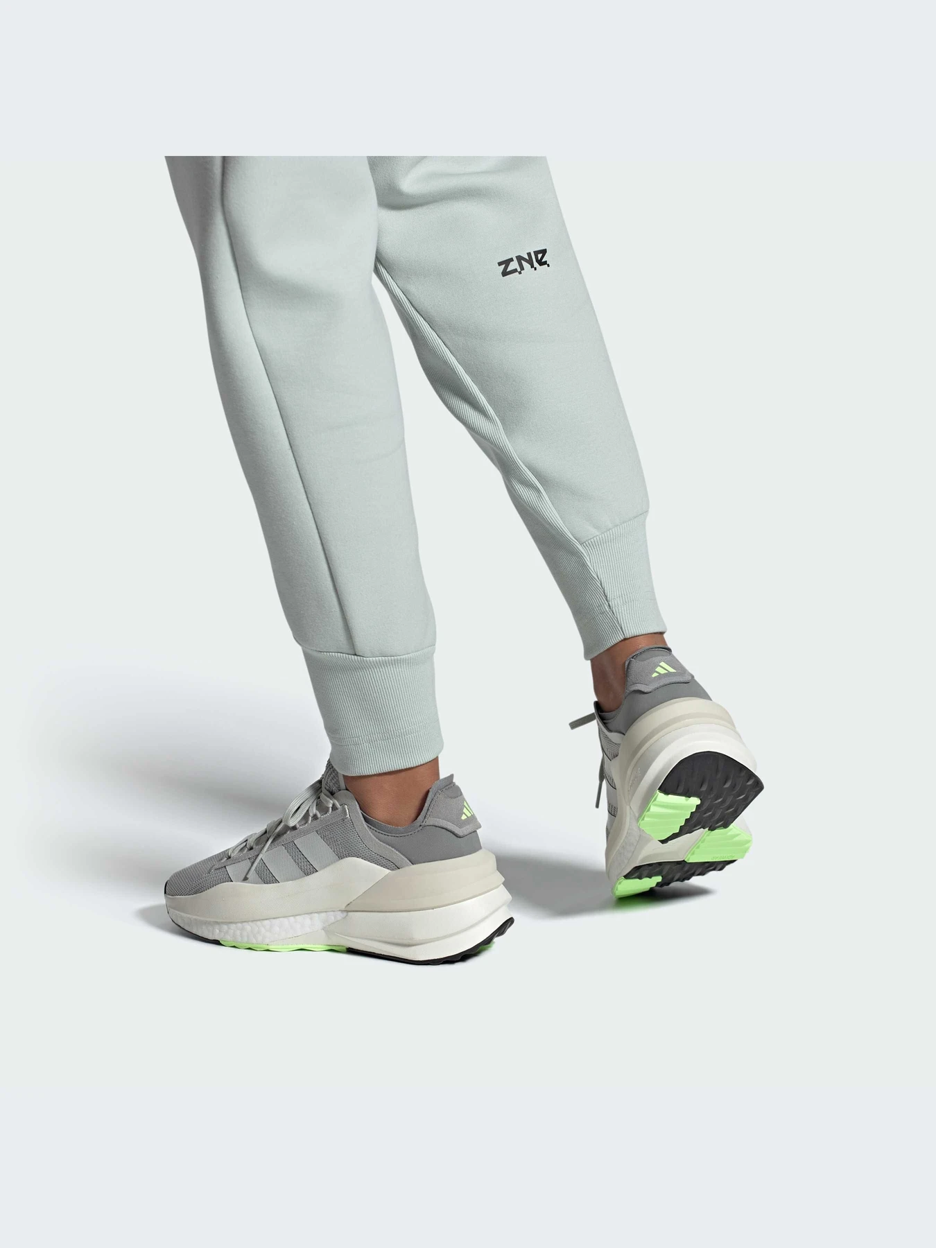 Кроссовки Adidas AVRYN модель IG1744 Кроссовки Adidas AVRYN модель IG1744 Фото