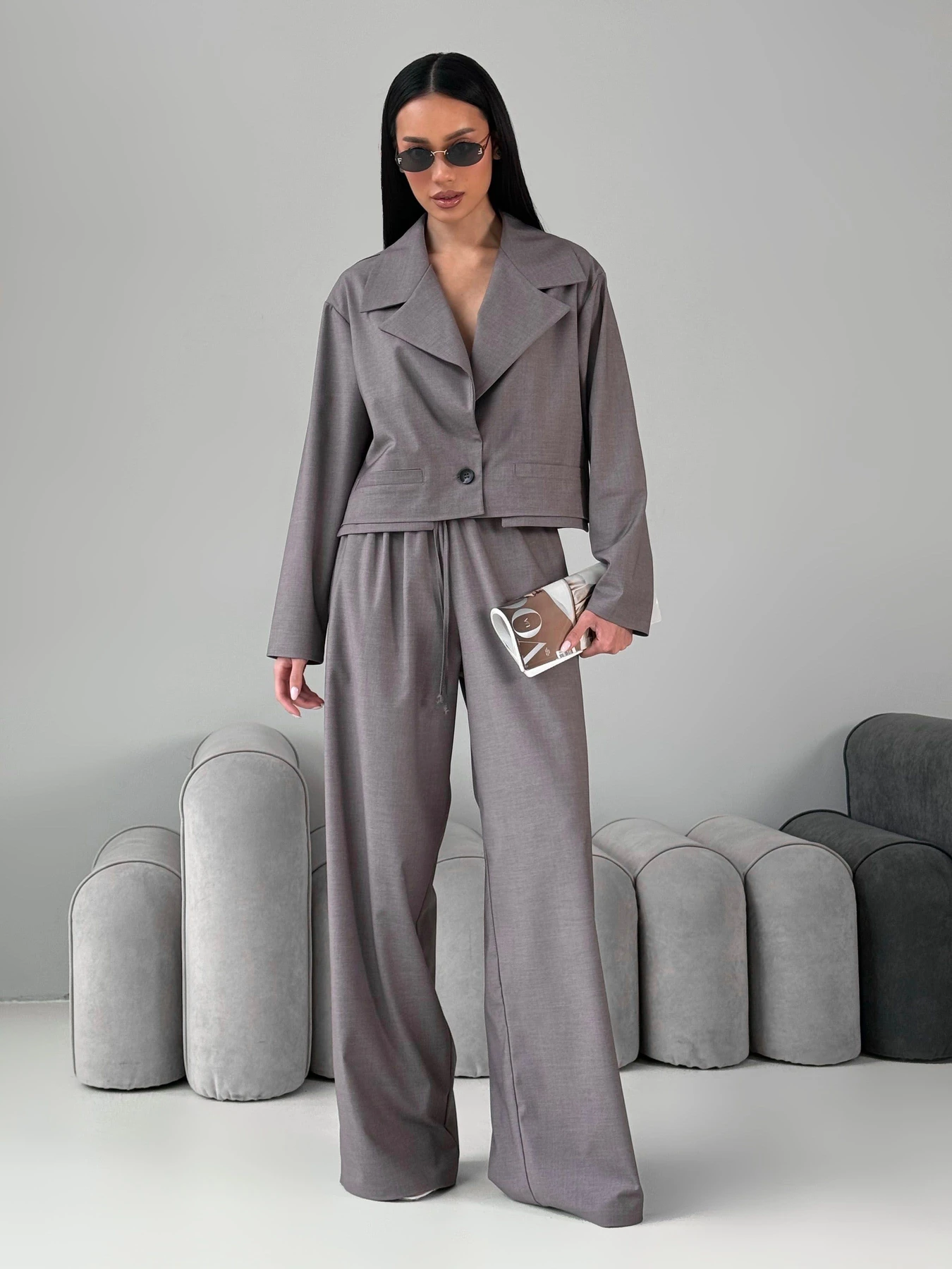 Костюмы Jadone Fashion модель Tem_Lem_korychnevyy Костюмы Jadone Fashion модель Tem_Lem_korychnevyy Фото