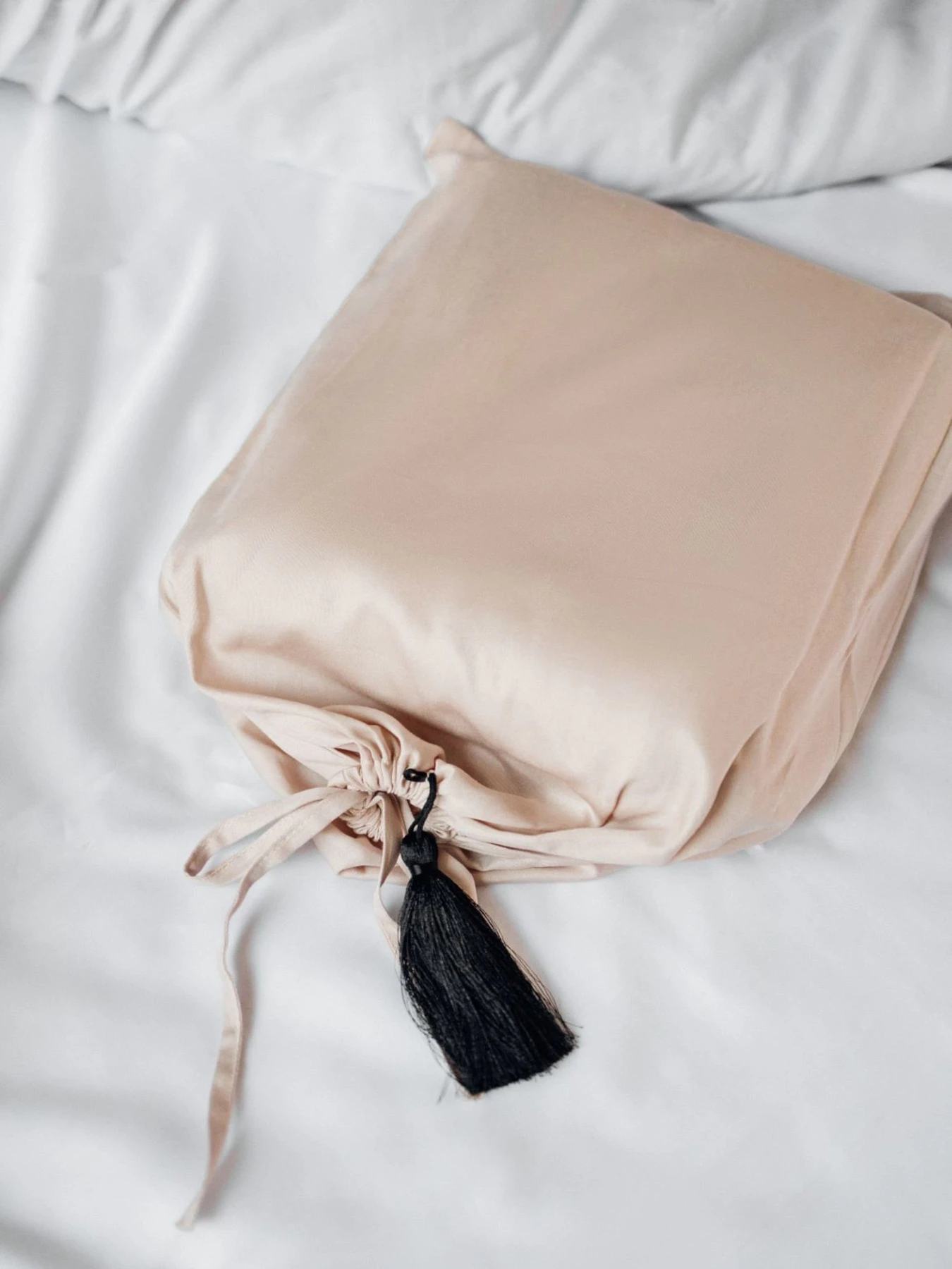 Комплект постільної білизни Nude з принтом "Силует" B.D.S.M. модель SBCPKB01beige Комплект постільної білизни Nude з принтом "Силует" B.D.S.M. модель SBCPKB01beige Фото