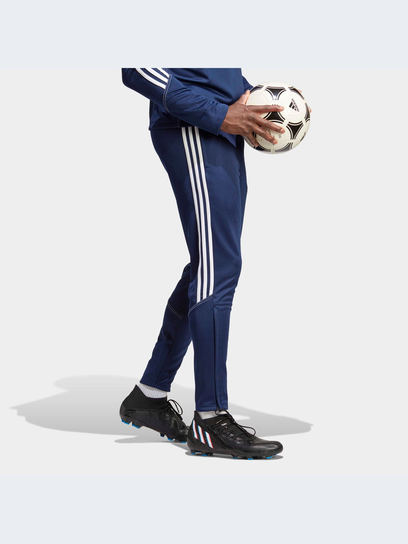 Брюки Adidas Tiro модель HZ0173 Брюки Adidas Tiro модель HZ0173 Фото