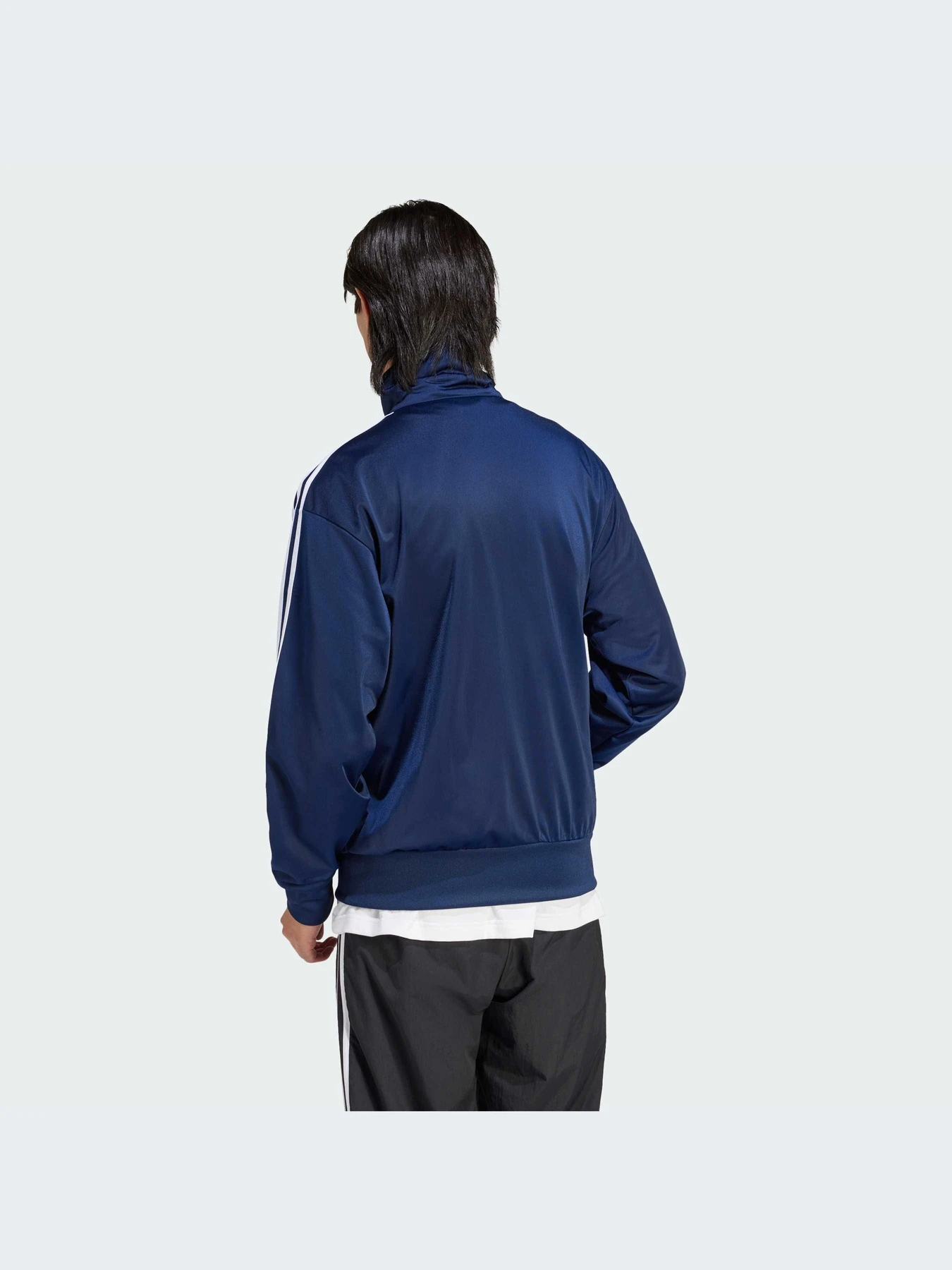 Худи и свитшоты Adidas модель IR9893 Худи и свитшоты Adidas модель IR9893 Фото