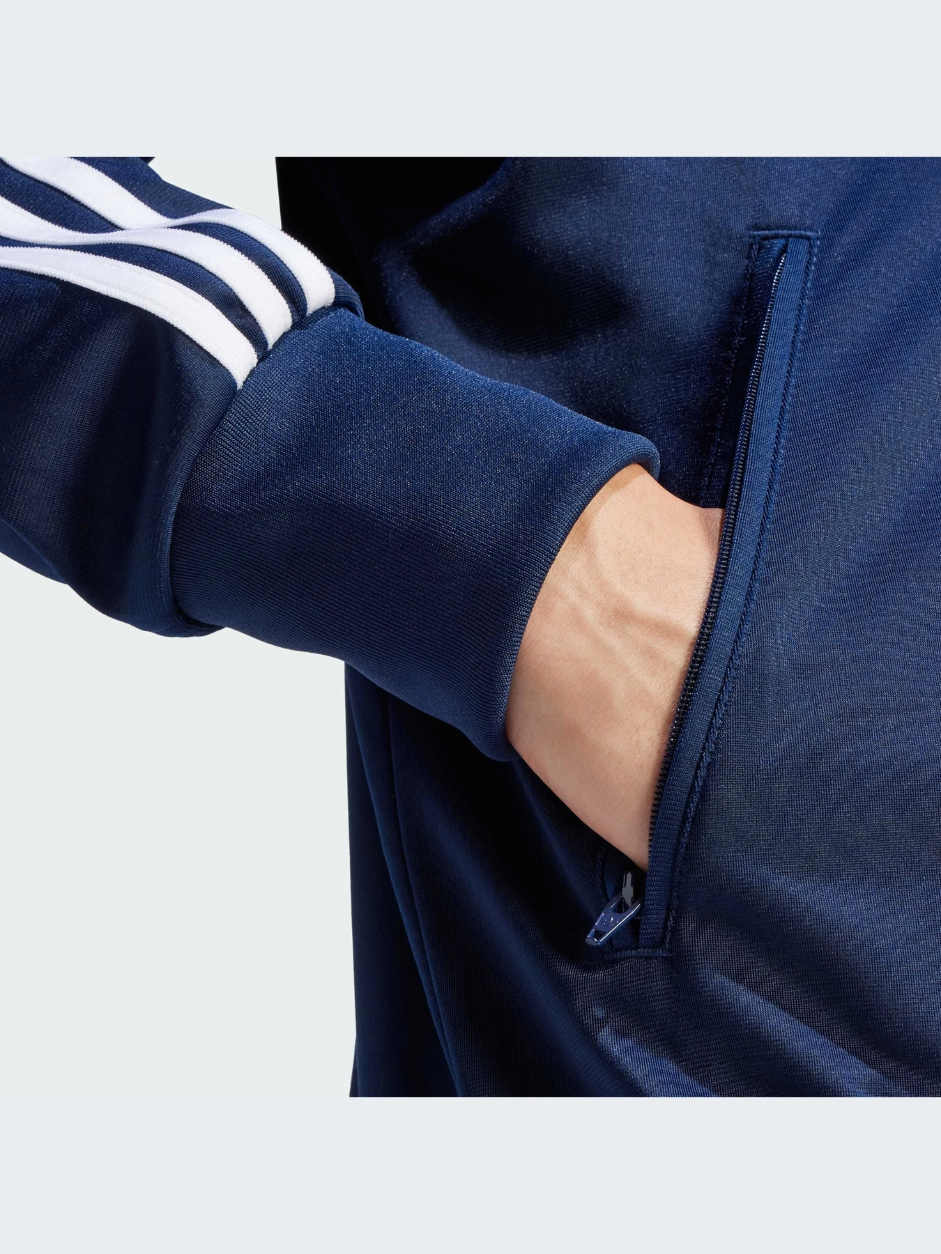 Худи и свитшоты Adidas модель IR9893 Худи и свитшоты Adidas модель IR9893 Фото