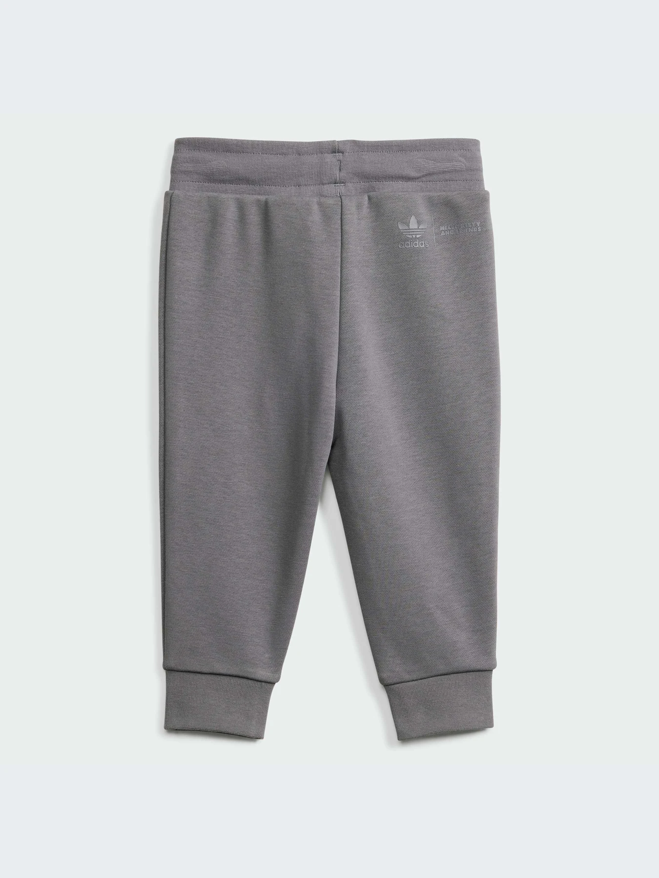 Костюмы Adidas модель IT7916 Костюмы Adidas модель IT7916 Фото