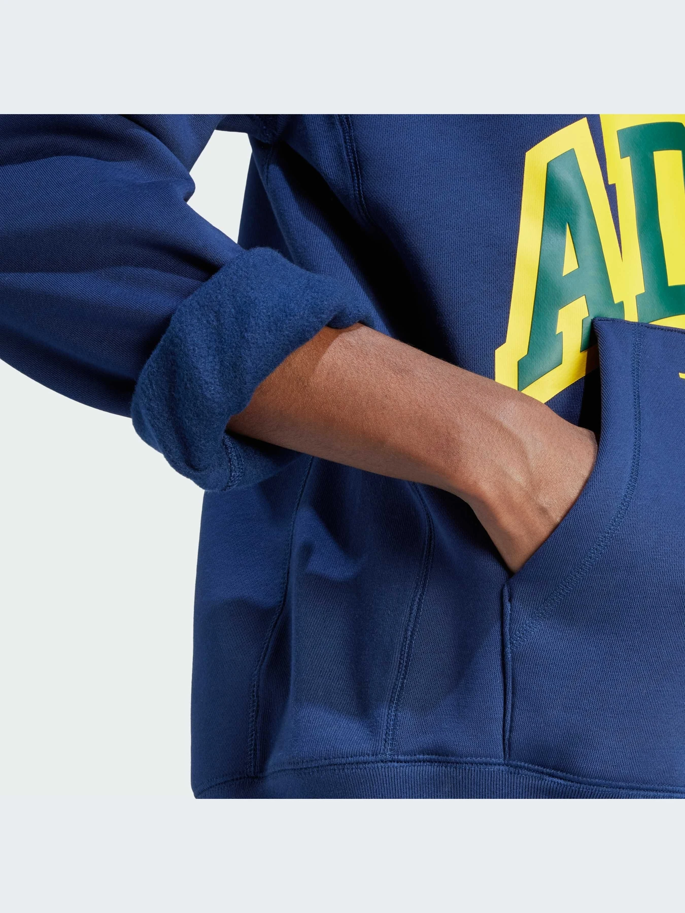 Худи и свитшоты Adidas Graphics модель IS0235 Фото