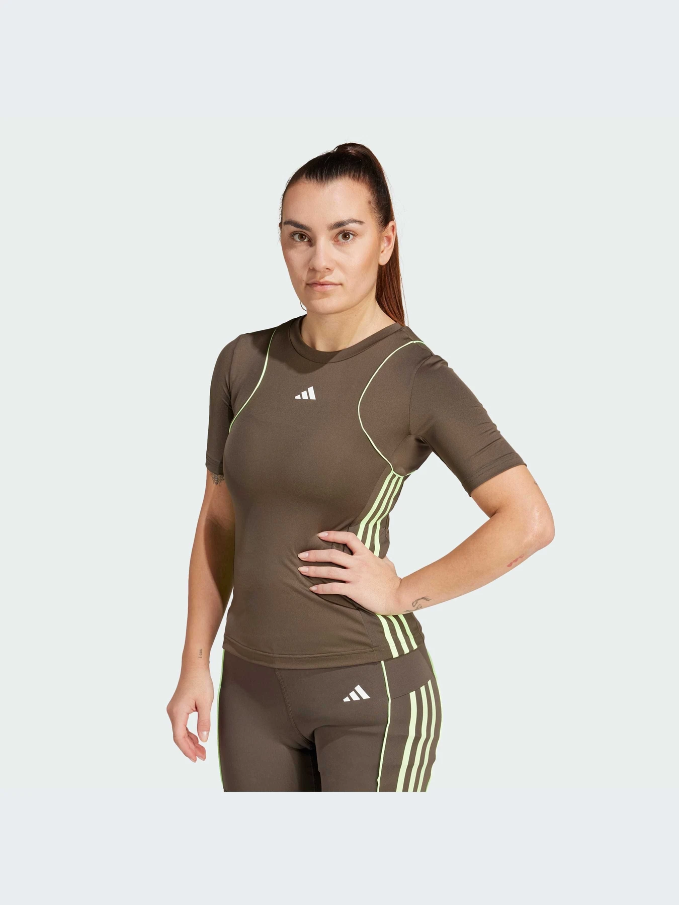 Футболки и поло Adidas модель IW8915 Футболки и поло Adidas модель IW8915 Фото