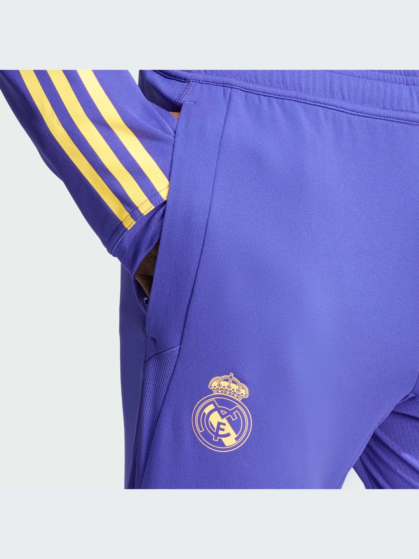 Брюки Adidas Tiro модель IQ0542 Брюки Adidas Tiro модель IQ0542 Фото