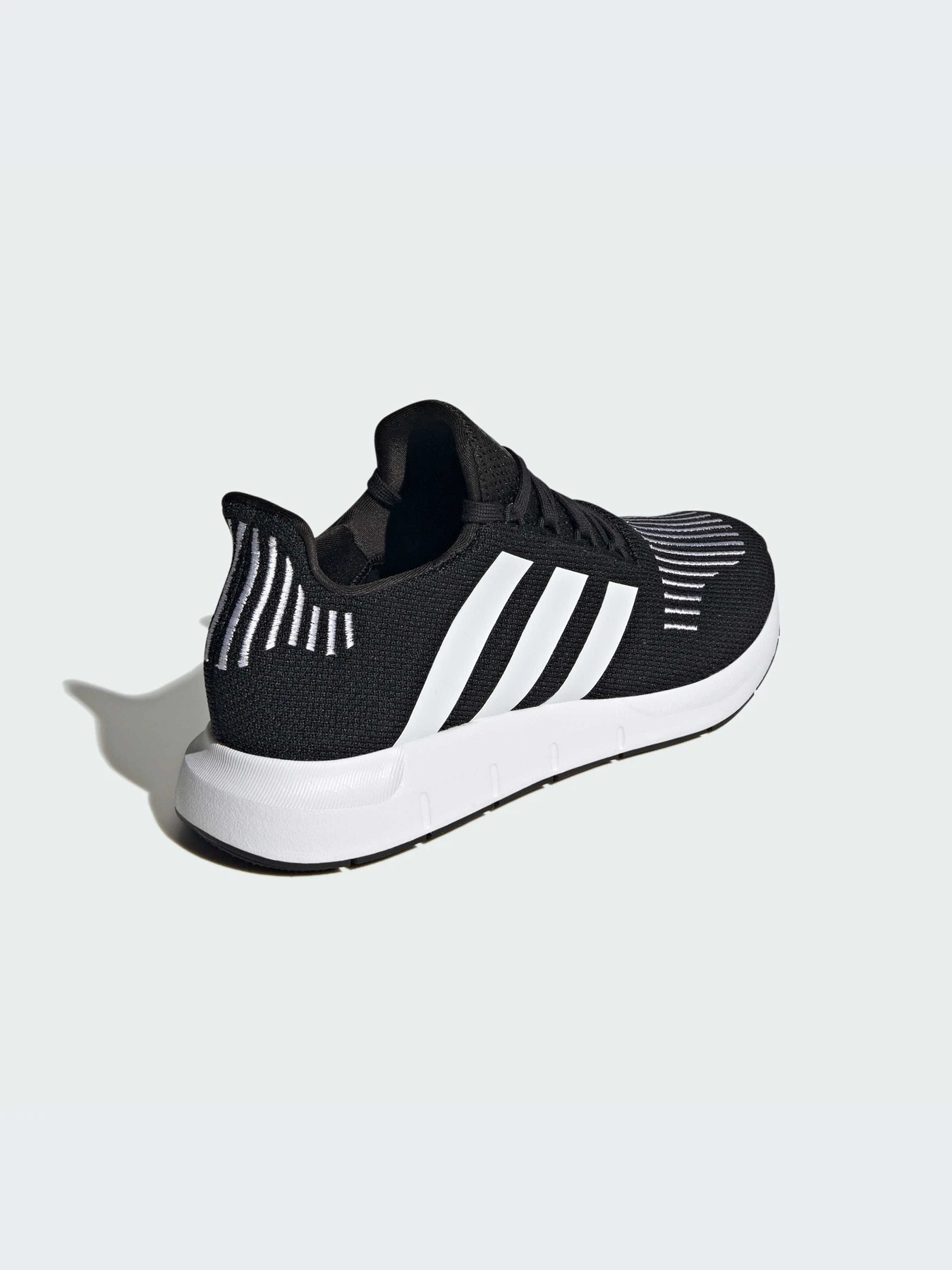 Кроссовки Adidas Swift модель IE7474 Фото