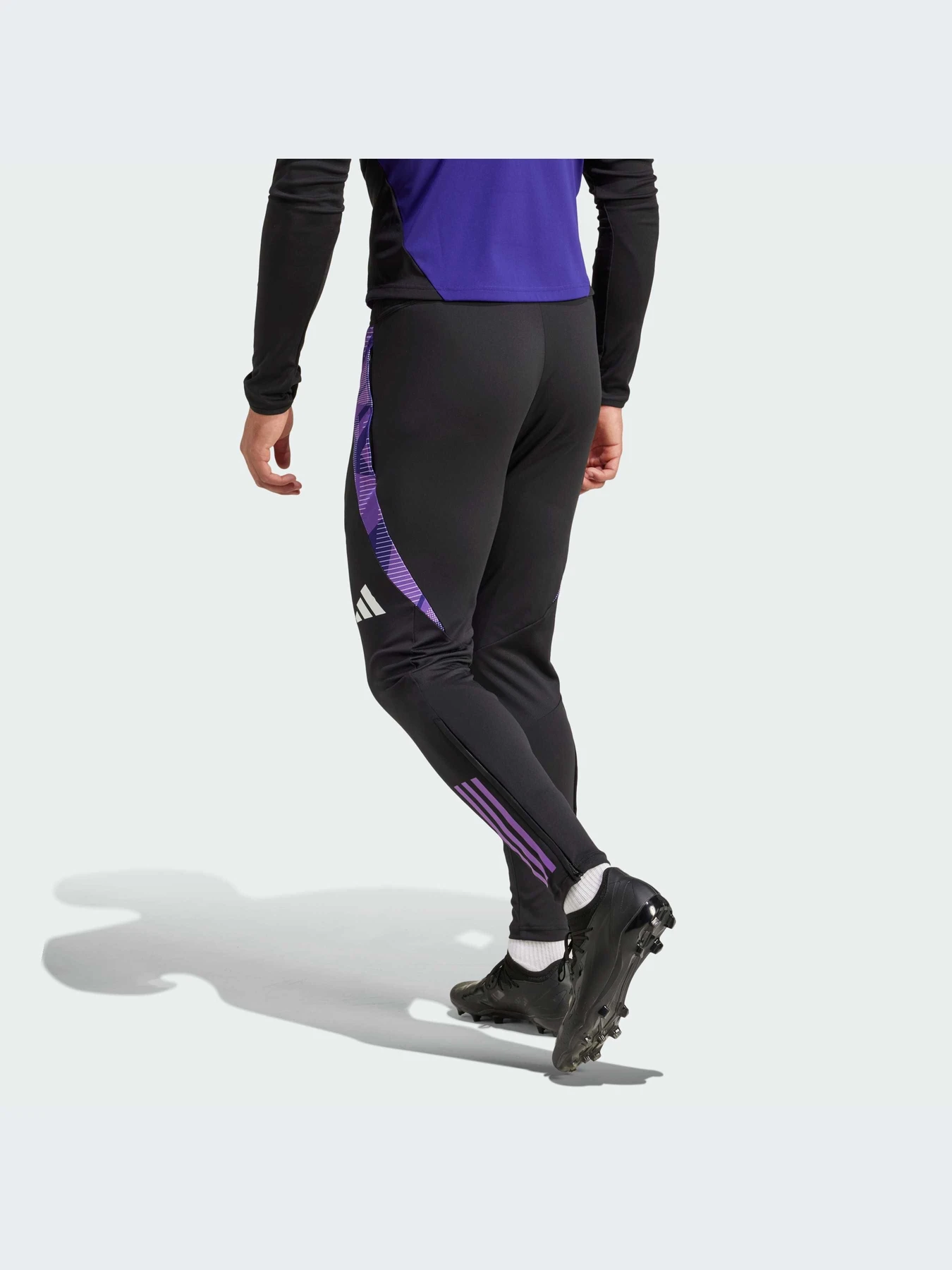 Брюки Adidas модель IP8240 Брюки Adidas модель IP8240 Фото