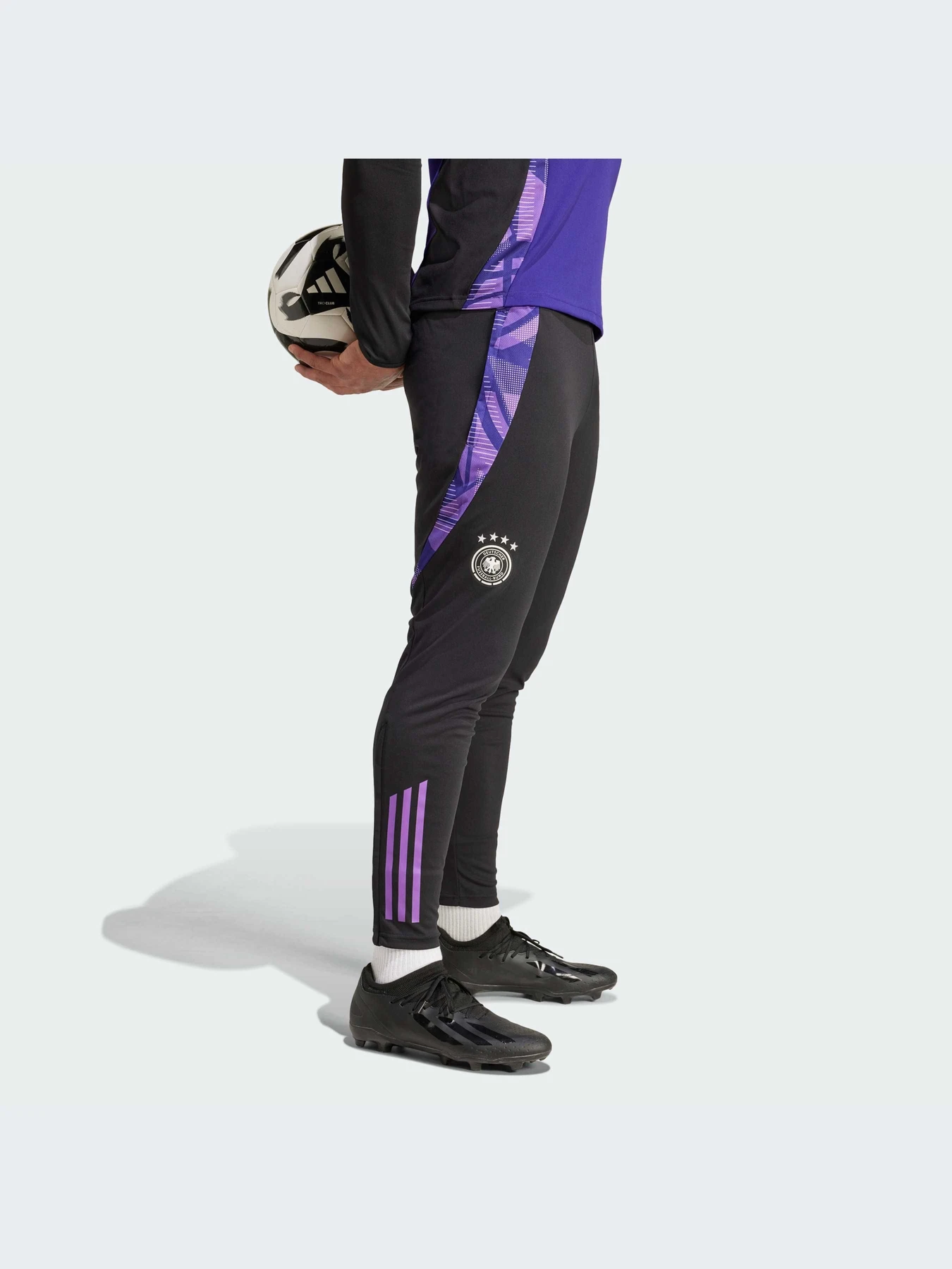 Брюки Adidas модель IP8240 Брюки Adidas модель IP8240 Фото