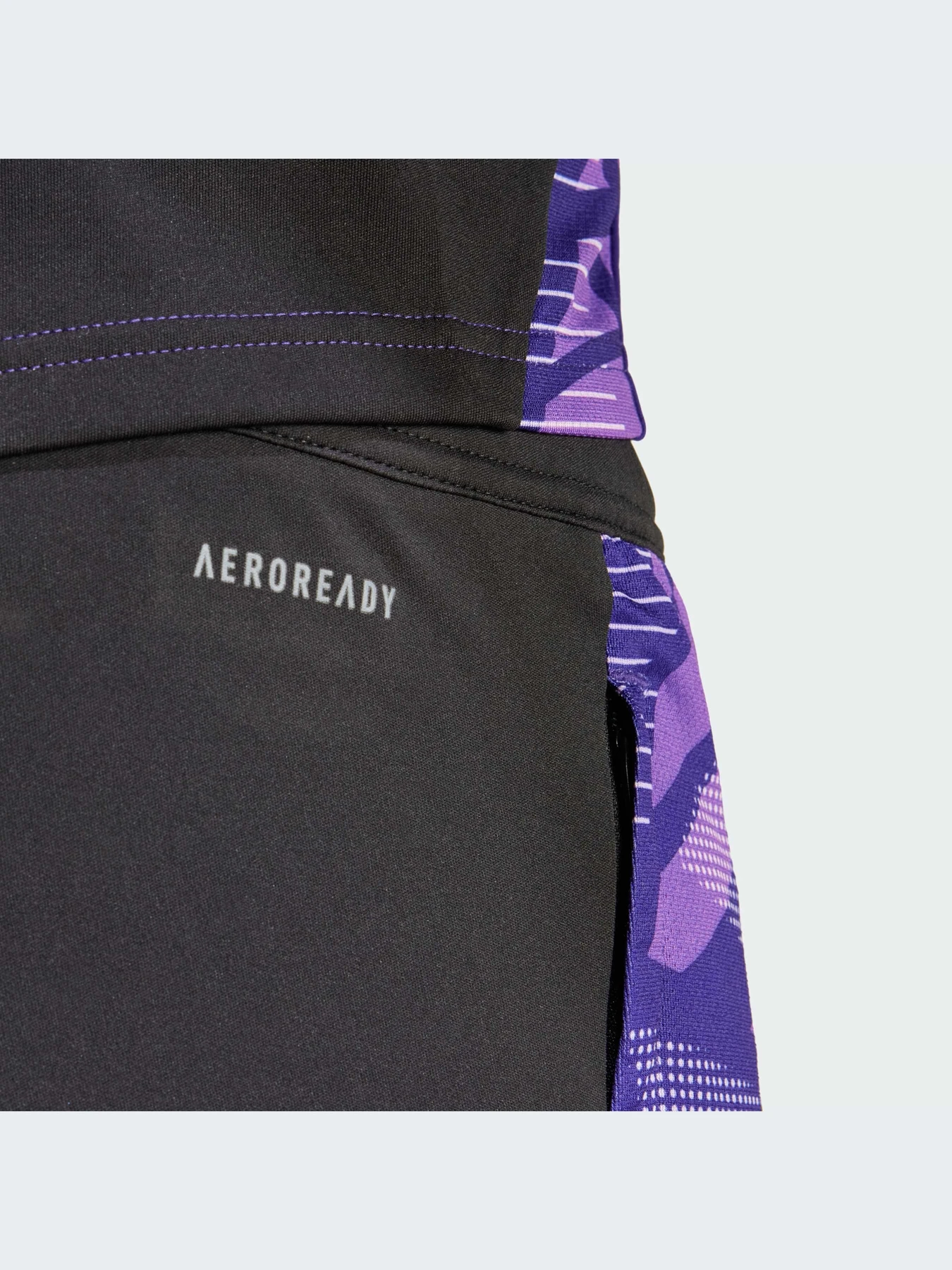 Брюки Adidas модель IP8240 Брюки Adidas модель IP8240 Фото