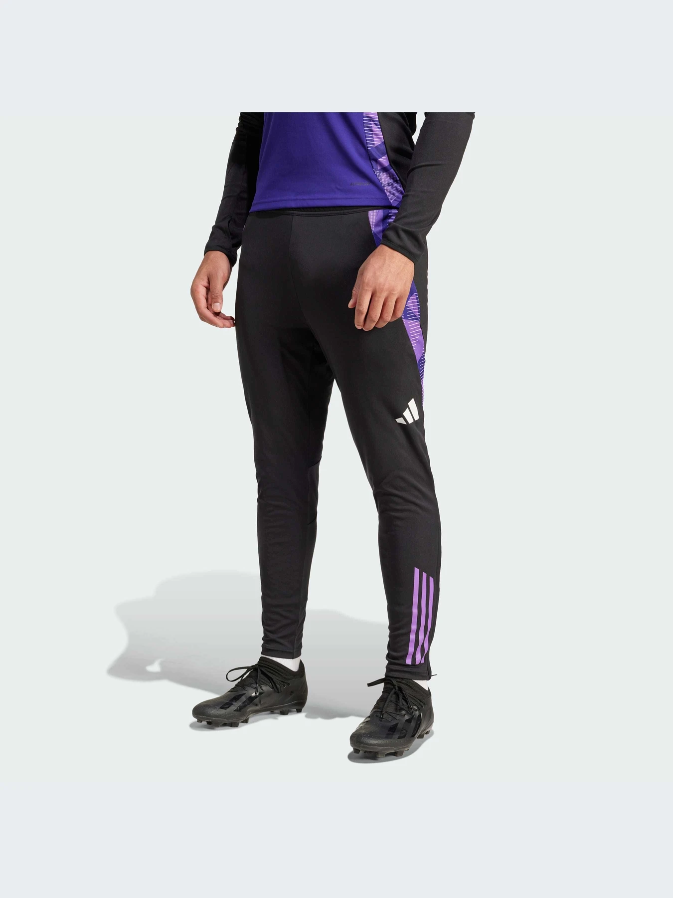 Брюки Adidas модель IP8240 Брюки Adidas модель IP8240 Фото