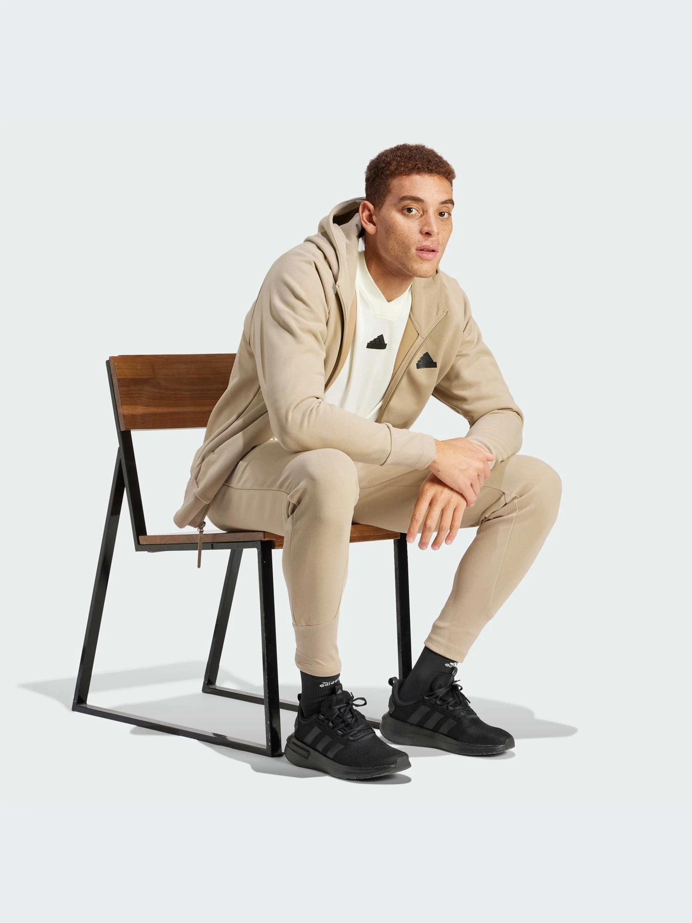 Брюки Adidas ZNE модель IS9281 Брюки Adidas ZNE модель IS9281 Фото