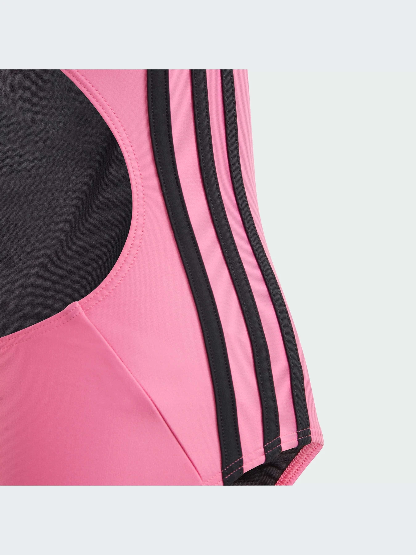 Одежда для пляжа Adidas x Disney модель IT8613 Одежда для пляжа Adidas x Disney модель IT8613 Фото