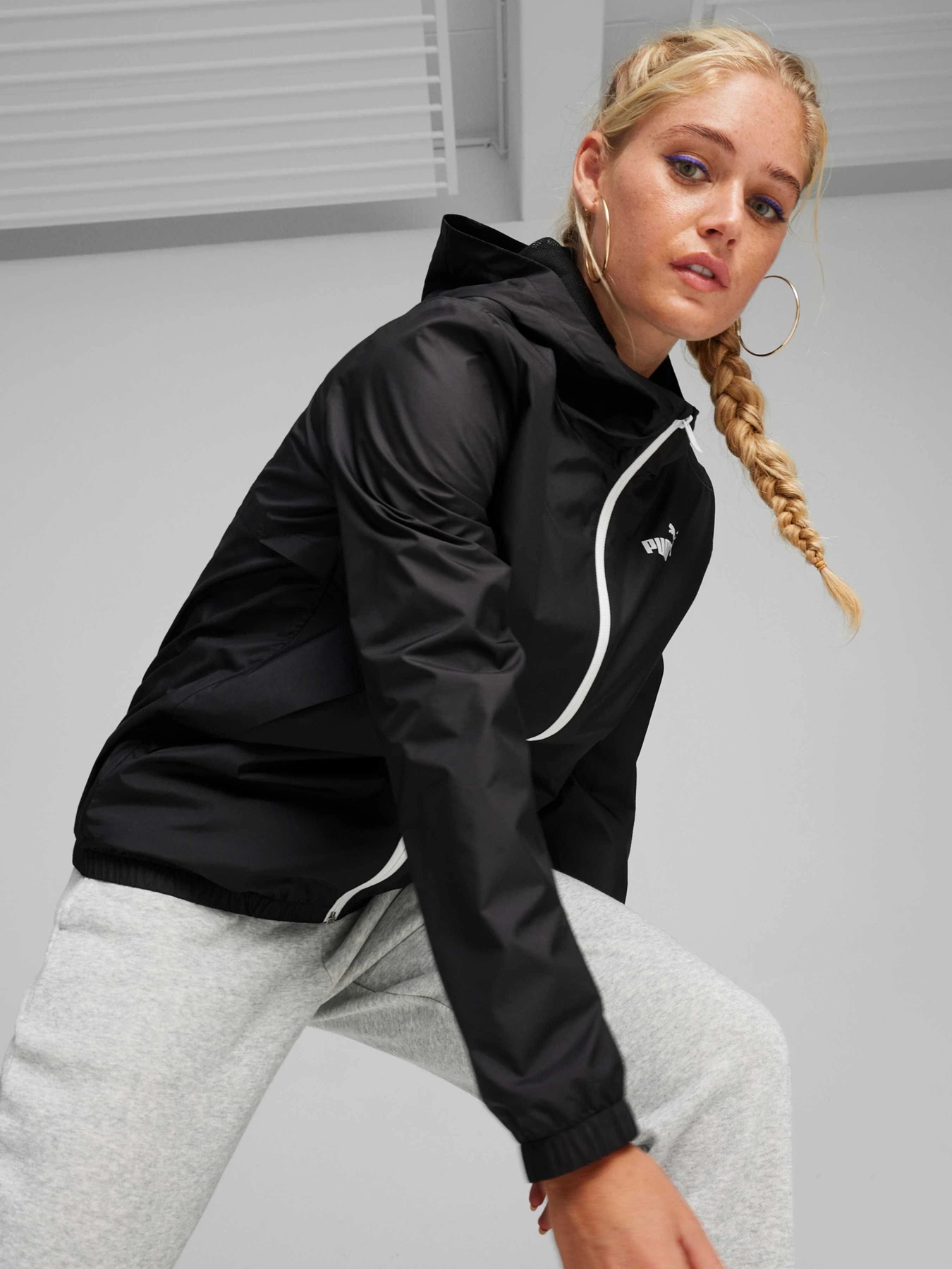 Куртки и дубленки PUMA Ess Solid Windbreaker модель 847494 Куртки и дубленки PUMA Ess Solid Windbreaker модель 847494 Фото