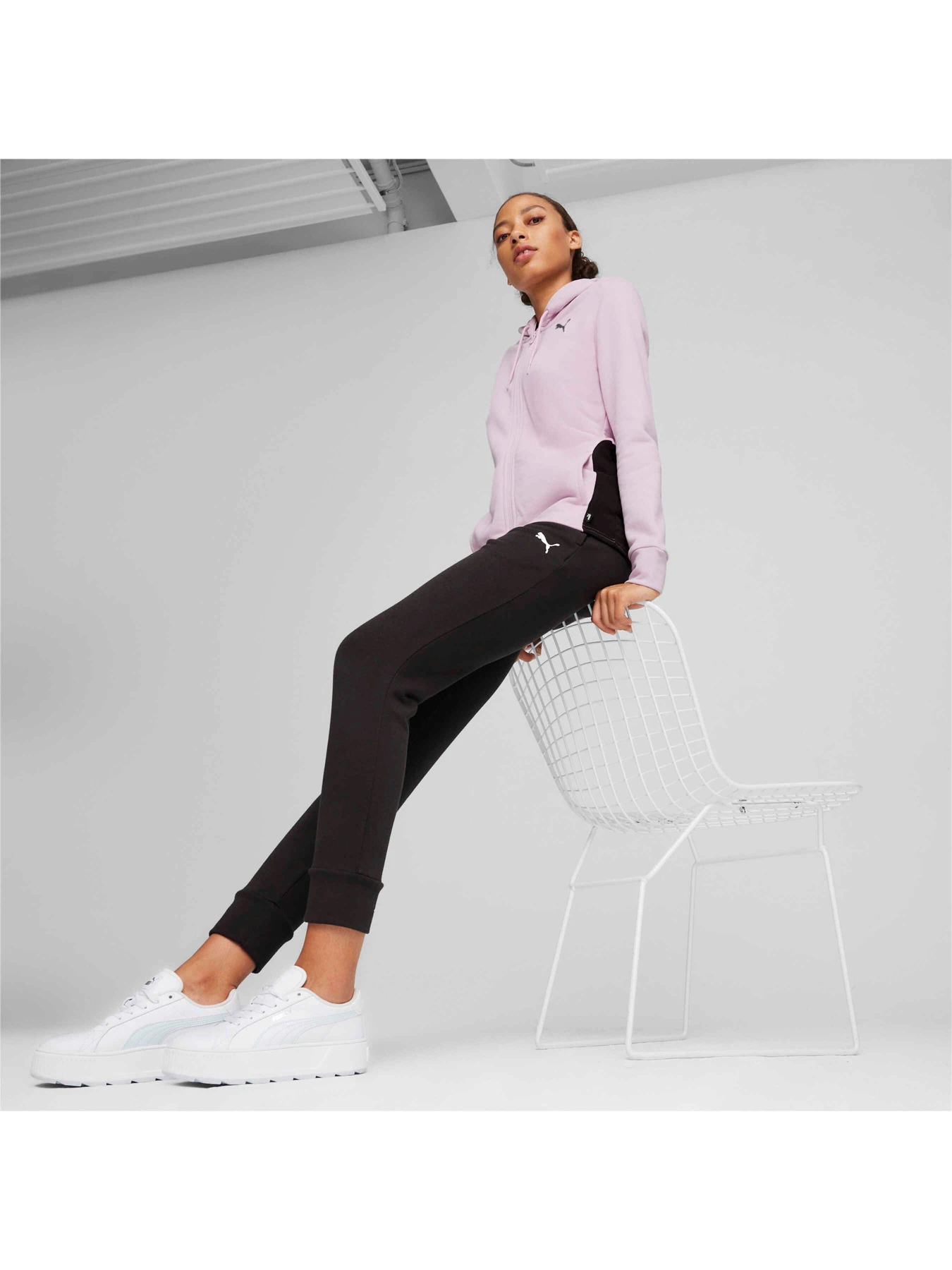 Костюмы PUMA Classic Hooded Tracksuit модель 673699 Костюмы PUMA Classic Hooded Tracksuit модель 673699 Фото