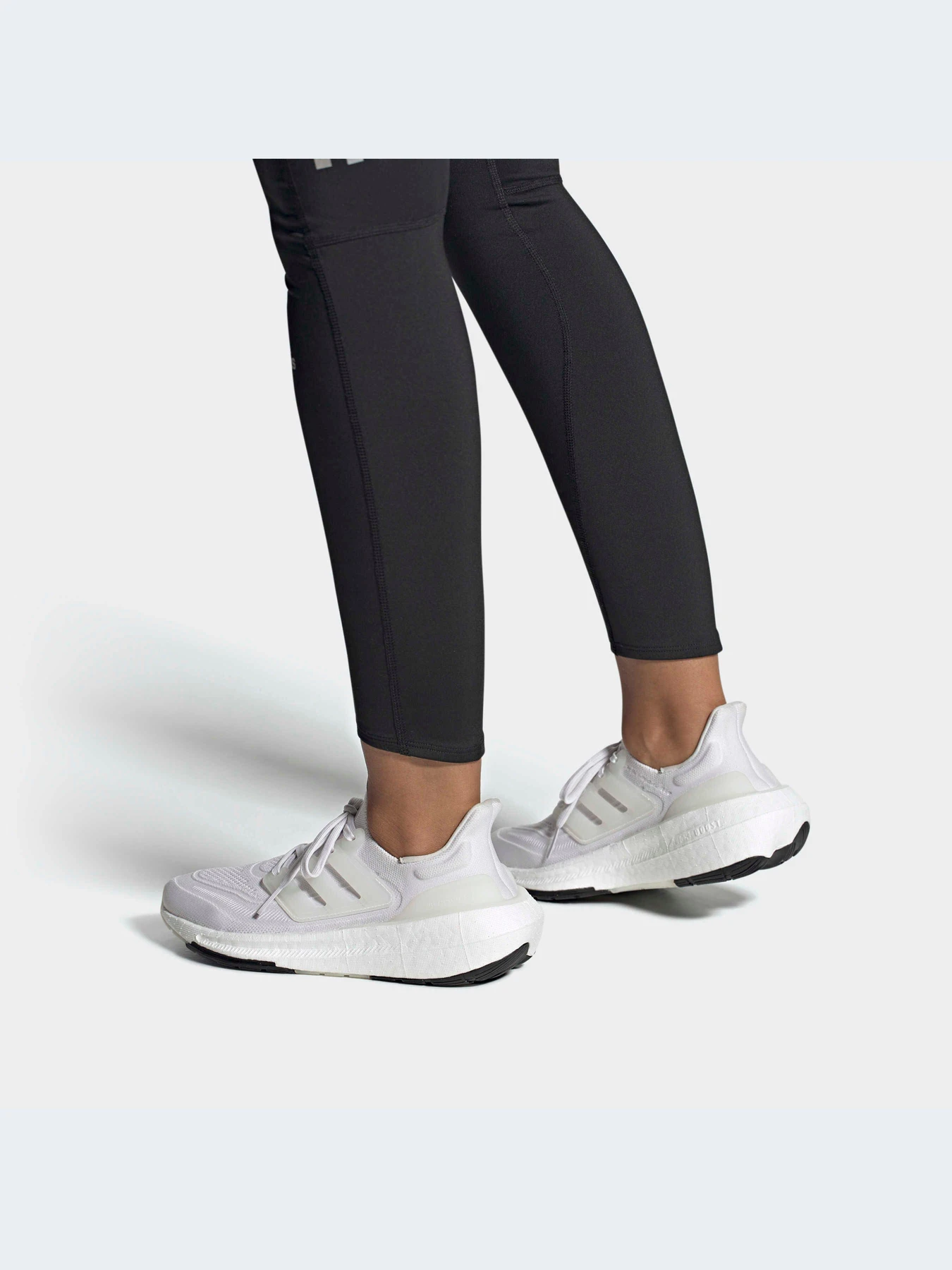 Кроссовки Adidas Ultraboost модель GY9352 Фото