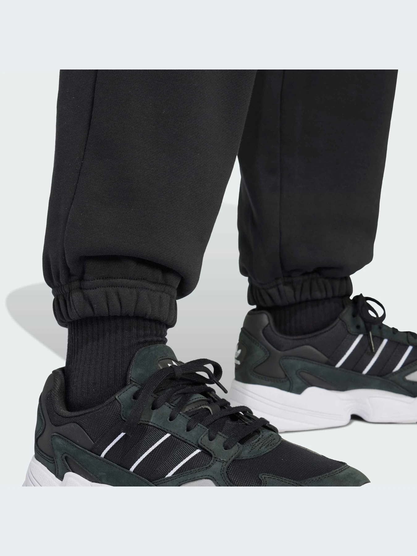 Брюки Adidas модель IT9663 Брюки Adidas модель IT9663 Фото