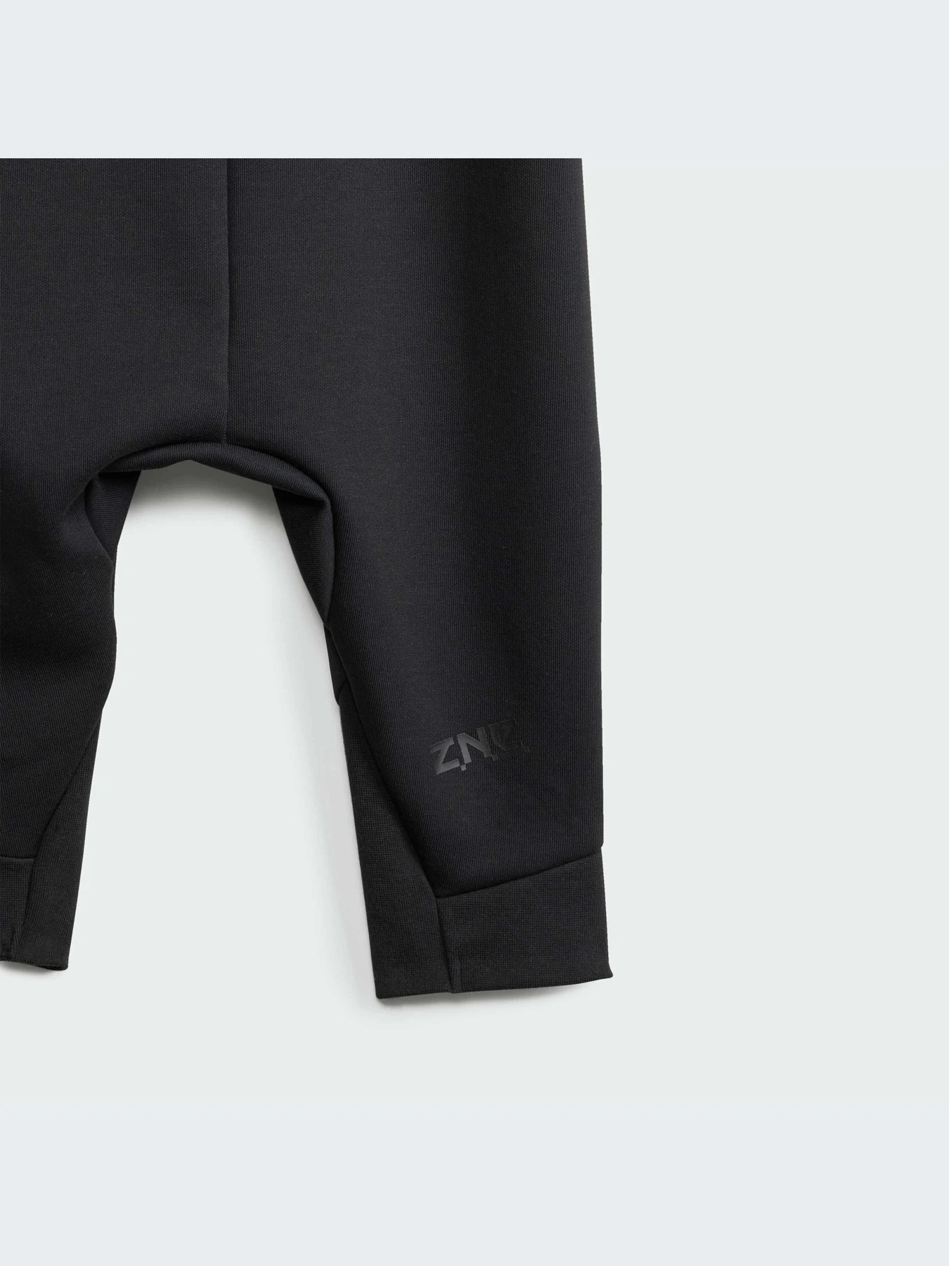 Комбинезоны Adidas ZNE модель IS4386 Комбинезоны Adidas ZNE модель IS4386 Фото