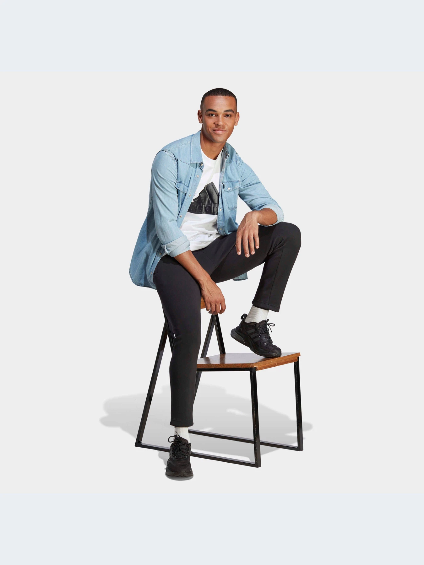 Штани Adidas Культові силуети модель IC3759 Штани Adidas Культові силуети модель IC3759 Фото