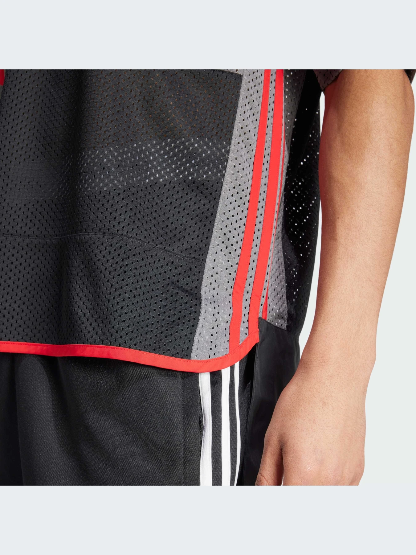 Футболки и поло Adidas Adicolor модель IR7994 Футболки и поло Adidas Adicolor модель IR7994 Фото