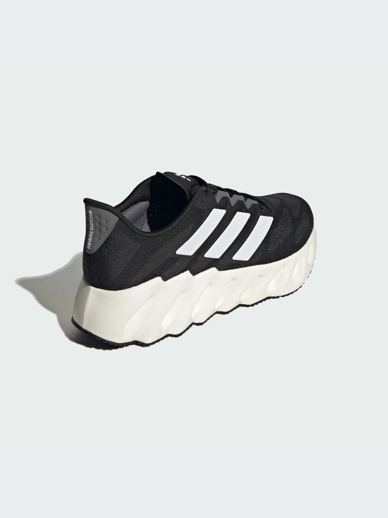 Кроссовки Adidas модель ID1780 Кроссовки Adidas модель ID1780 Фото