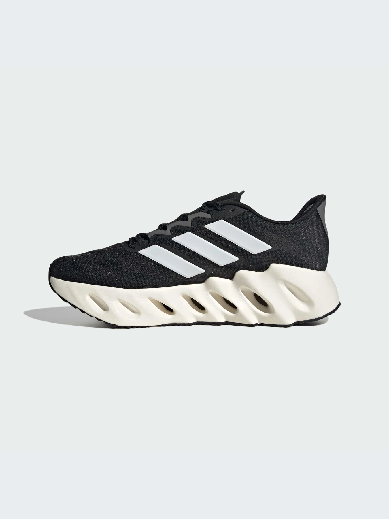 Кроссовки Adidas модель ID1780 Кроссовки Adidas модель ID1780 Фото