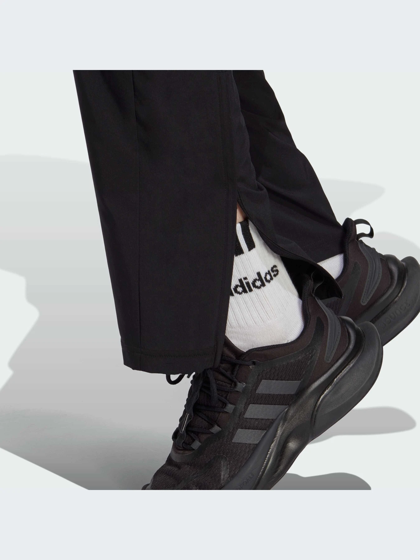 Брюки Adidas модель IC9415 Брюки Adidas модель IC9415 Фото