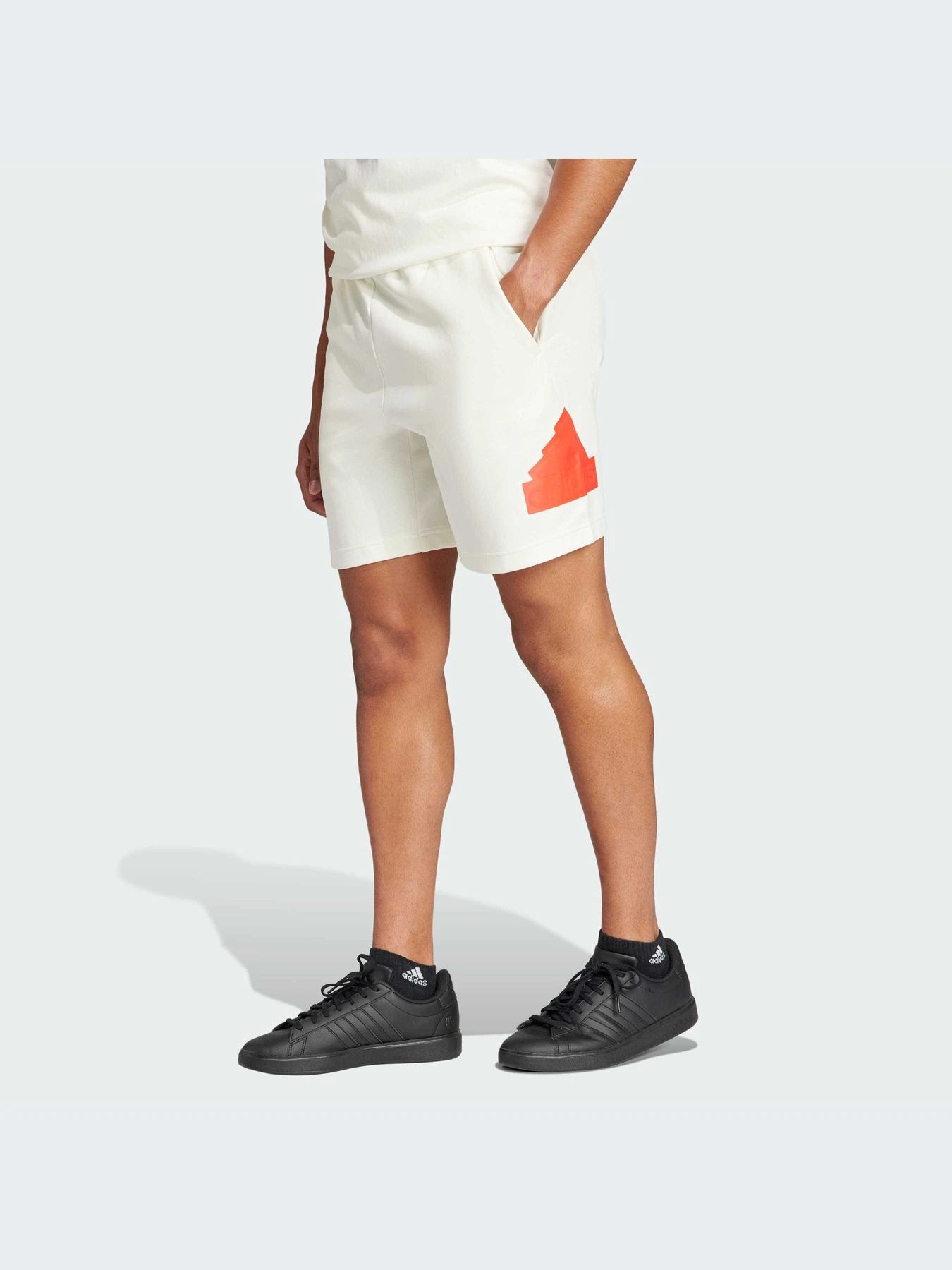 Шорты Adidas Культовые силуэты модель IR9167 Шорты Adidas Культовые силуэты модель IR9167 Фото