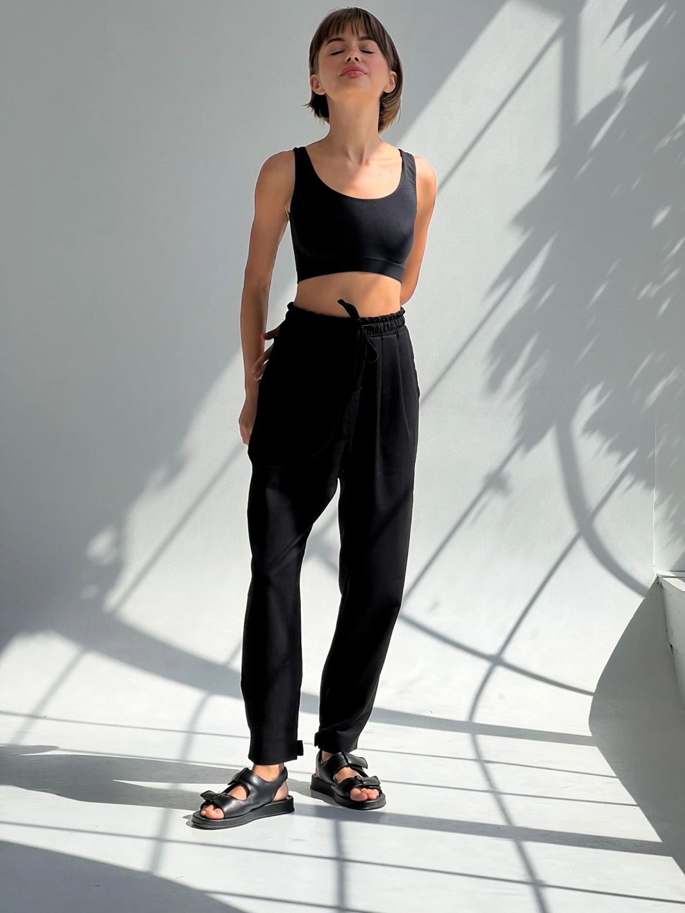Брюки IJ модель lipuchki-linen-black Брюки IJ модель lipuchki-linen-black Фото