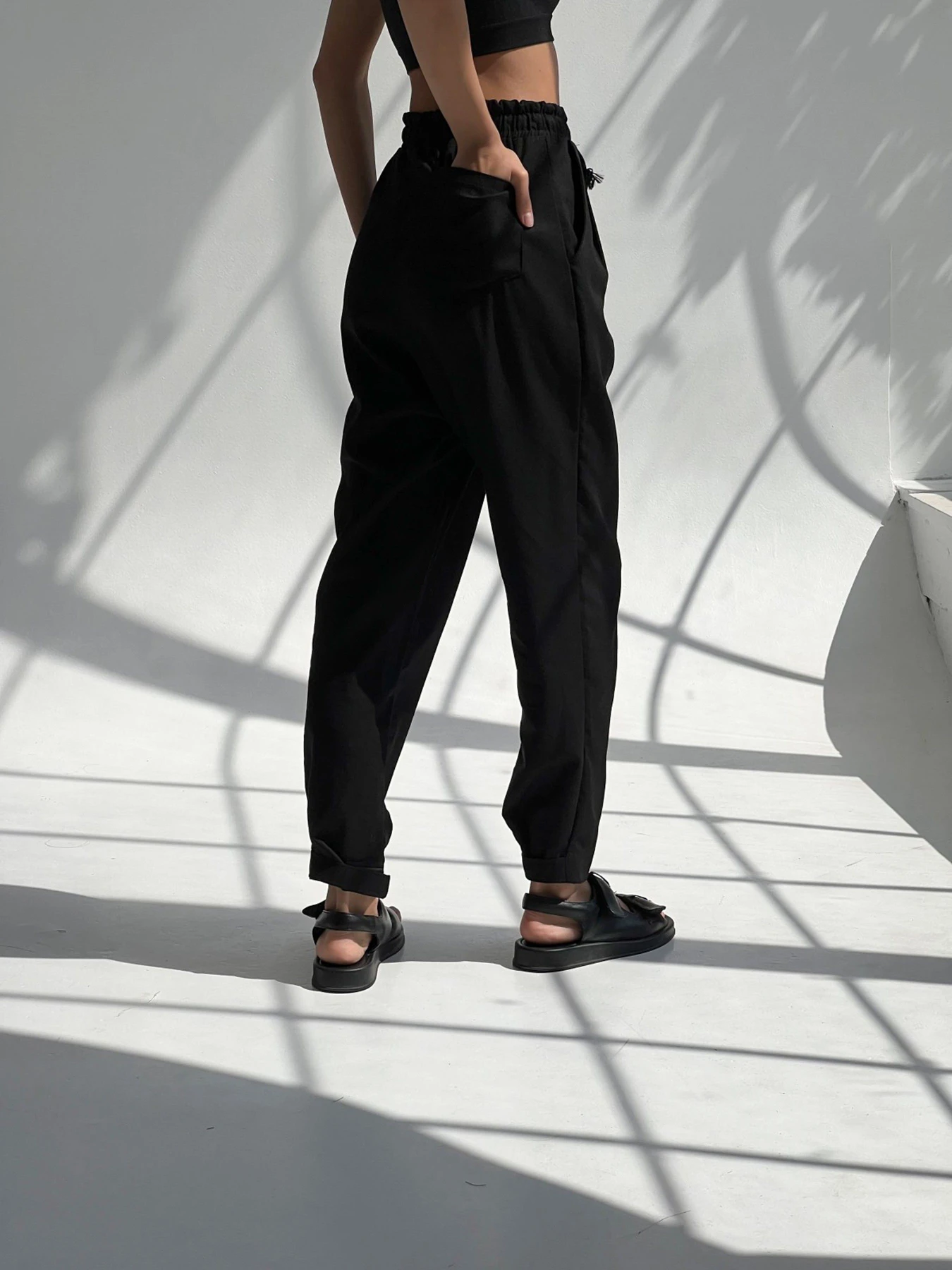 Брюки IJ модель lipuchki-linen-black Брюки IJ модель lipuchki-linen-black Фото