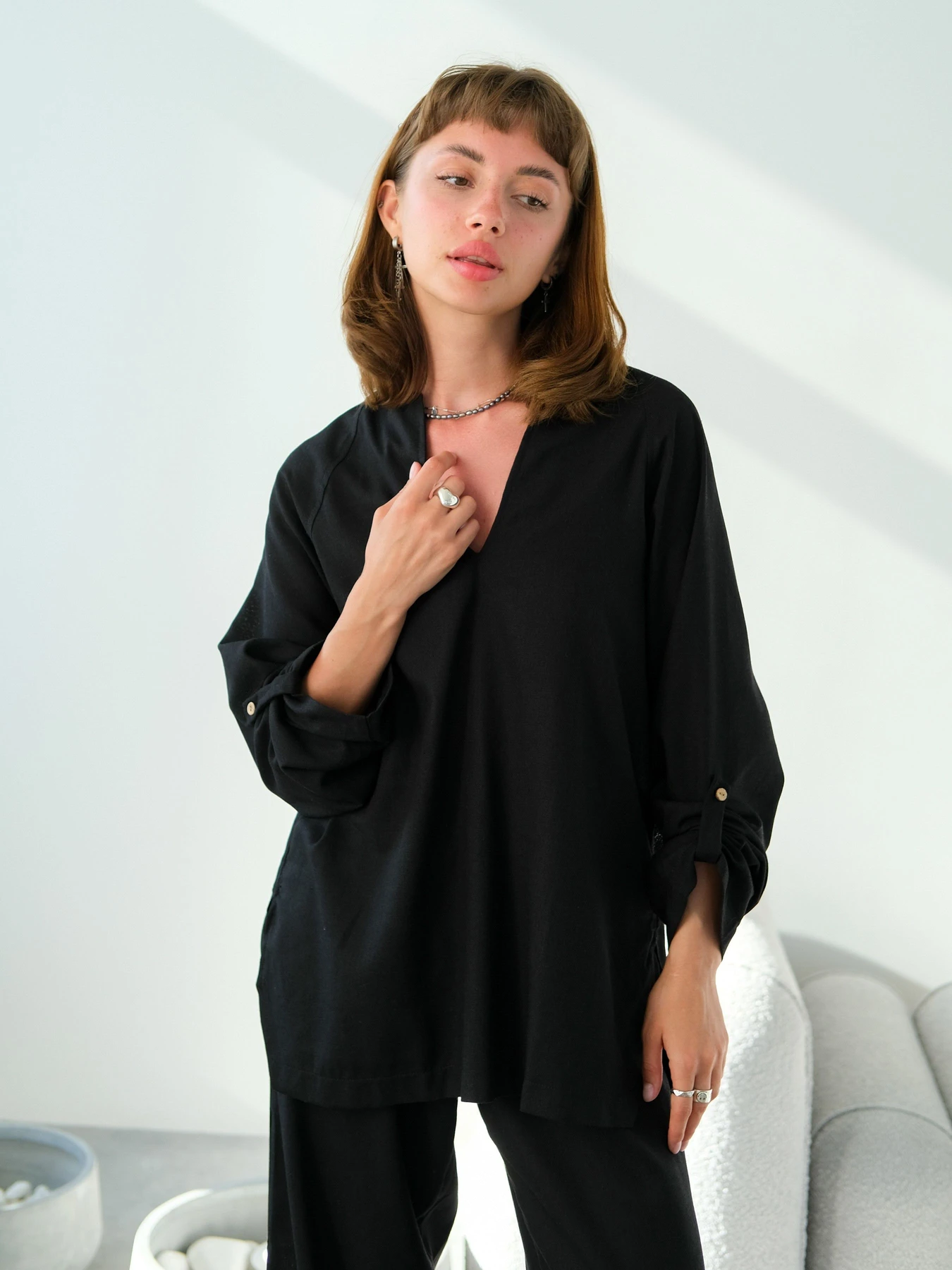 Сорочки IJ модель long-linen-black Сорочки IJ модель long-linen-black Фото