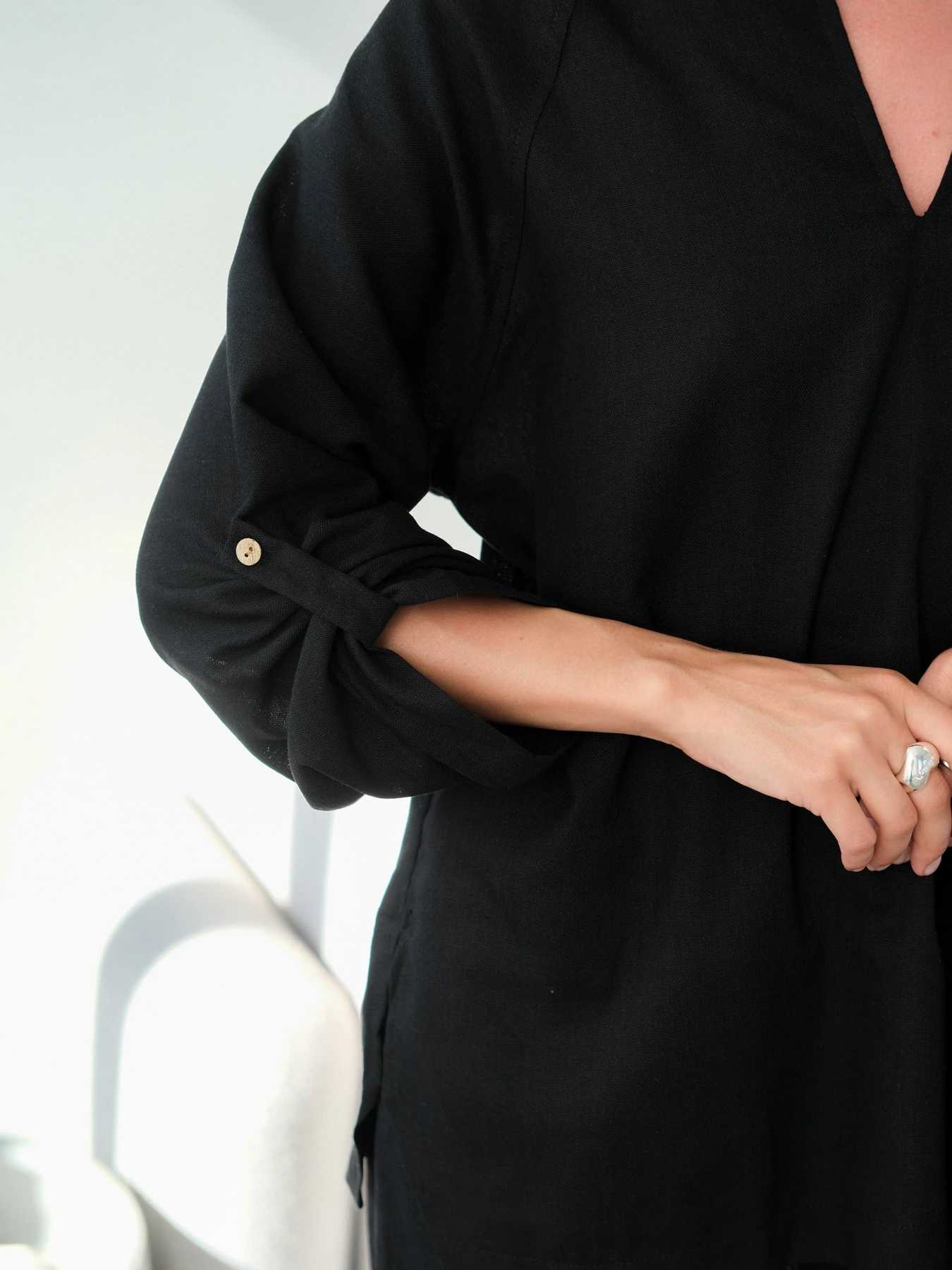 Сорочки IJ модель long-linen-black Сорочки IJ модель long-linen-black Фото