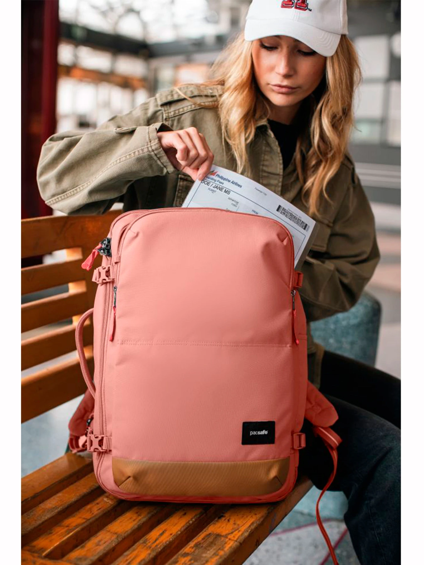 Рюкзаки Pacsafe Go Carry-on модель 35155340 Рюкзаки Pacsafe Go Carry-on модель 35155340 Фото