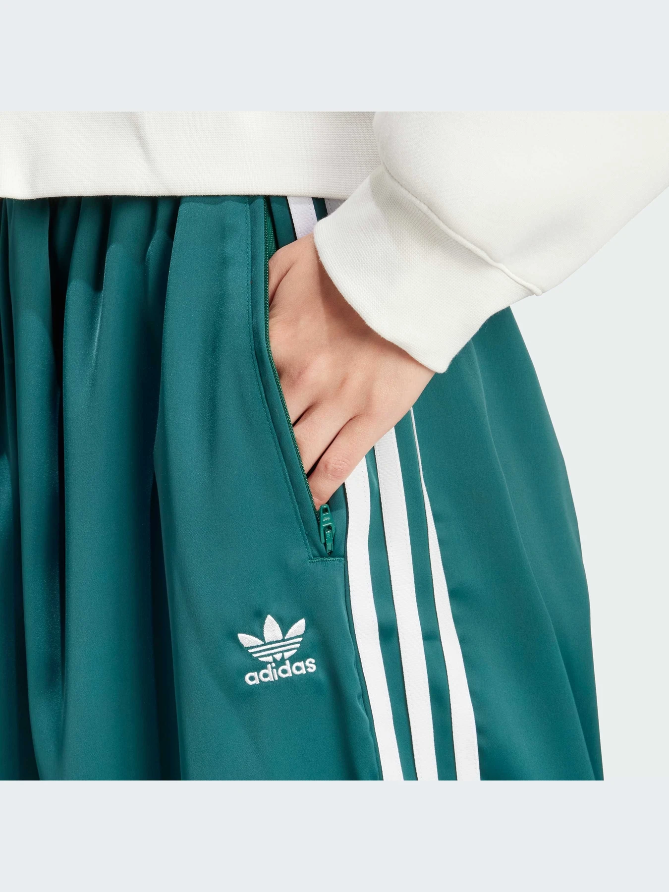 Брюки Adidas Adicolor модель IP2960 Брюки Adidas Adicolor модель IP2960 Фото