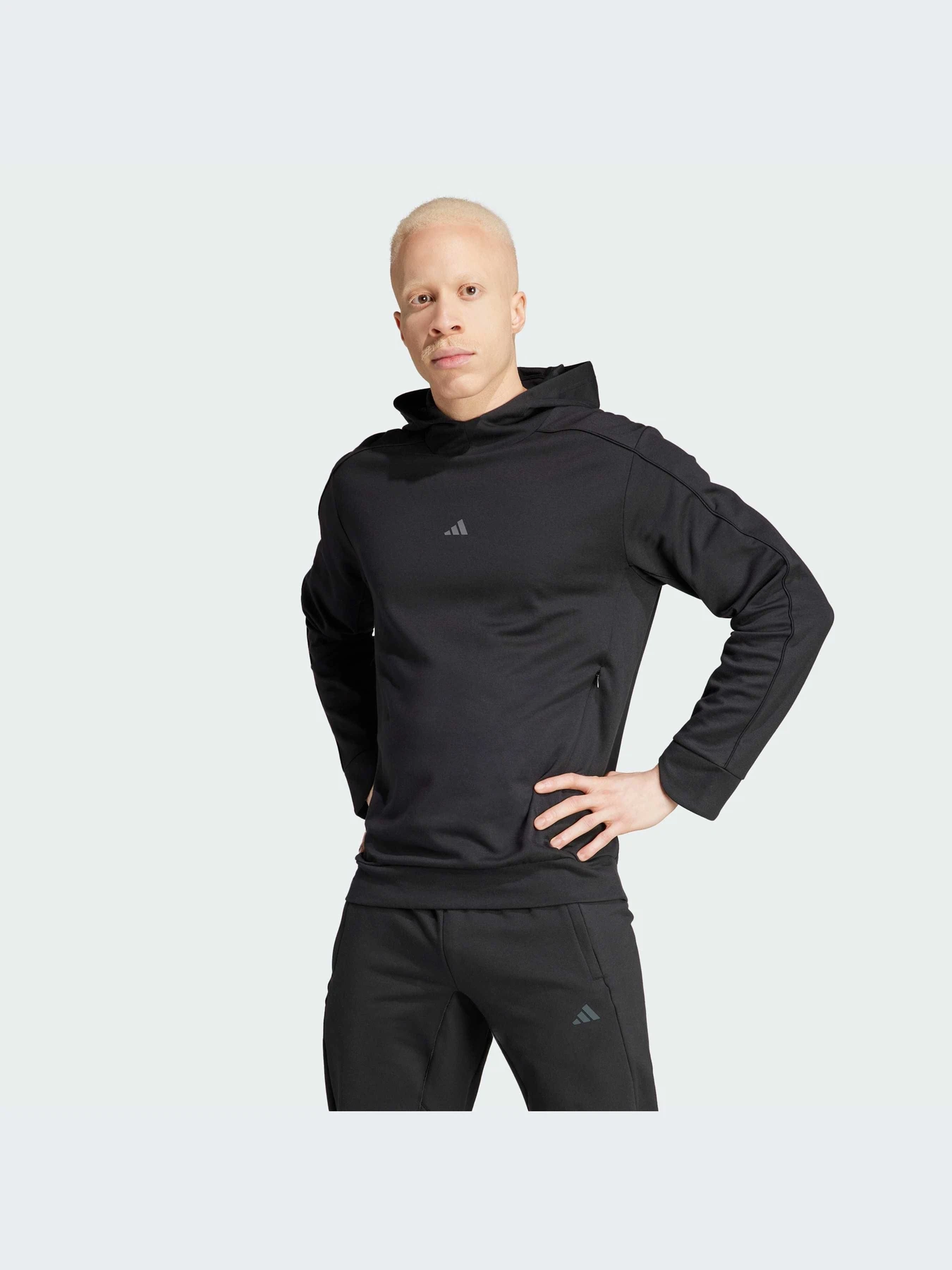 Худи и свитшоты Adidas модель IR9527 Худи и свитшоты Adidas модель IR9527 Фото