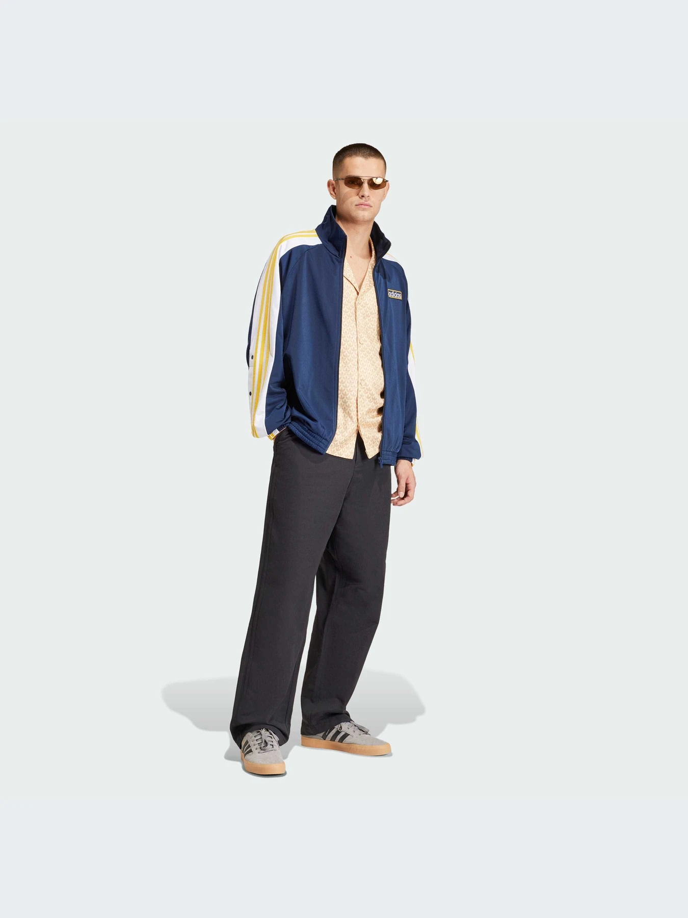 Куртки и дубленки Adidas Adicolor модель IU2363 Фото