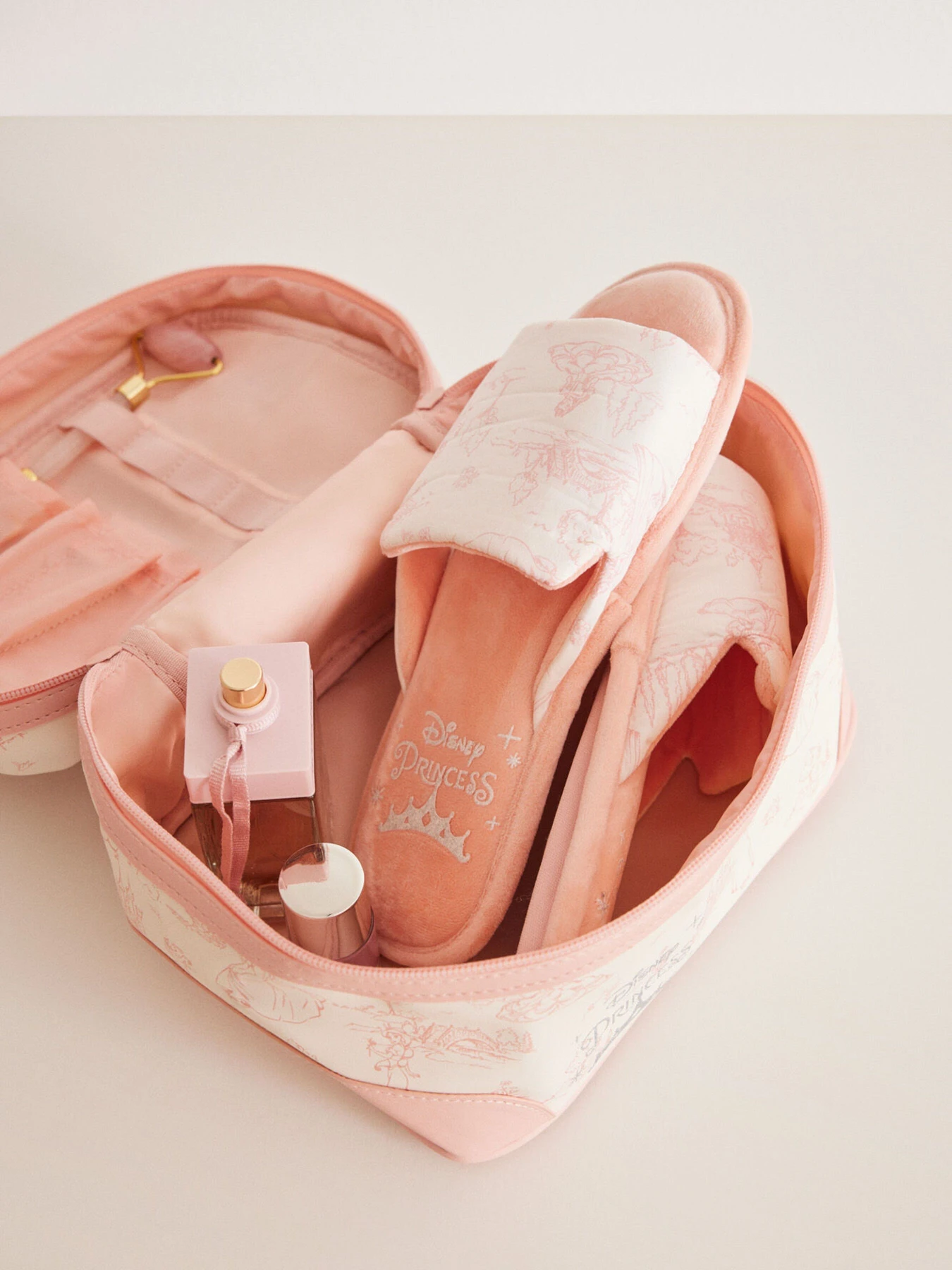 Велика косметичка Disney Princess Women'secret модель 4847884-96 Велика косметичка Disney Princess Women'secret модель 4847884-96 Фото