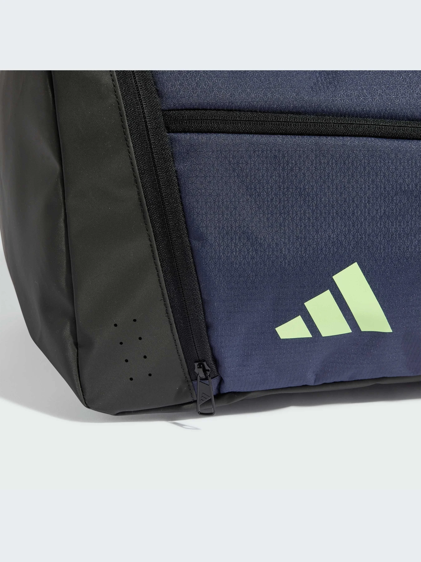 Сумки Adidas модель IR9820 Сумки Adidas модель IR9820 Фото