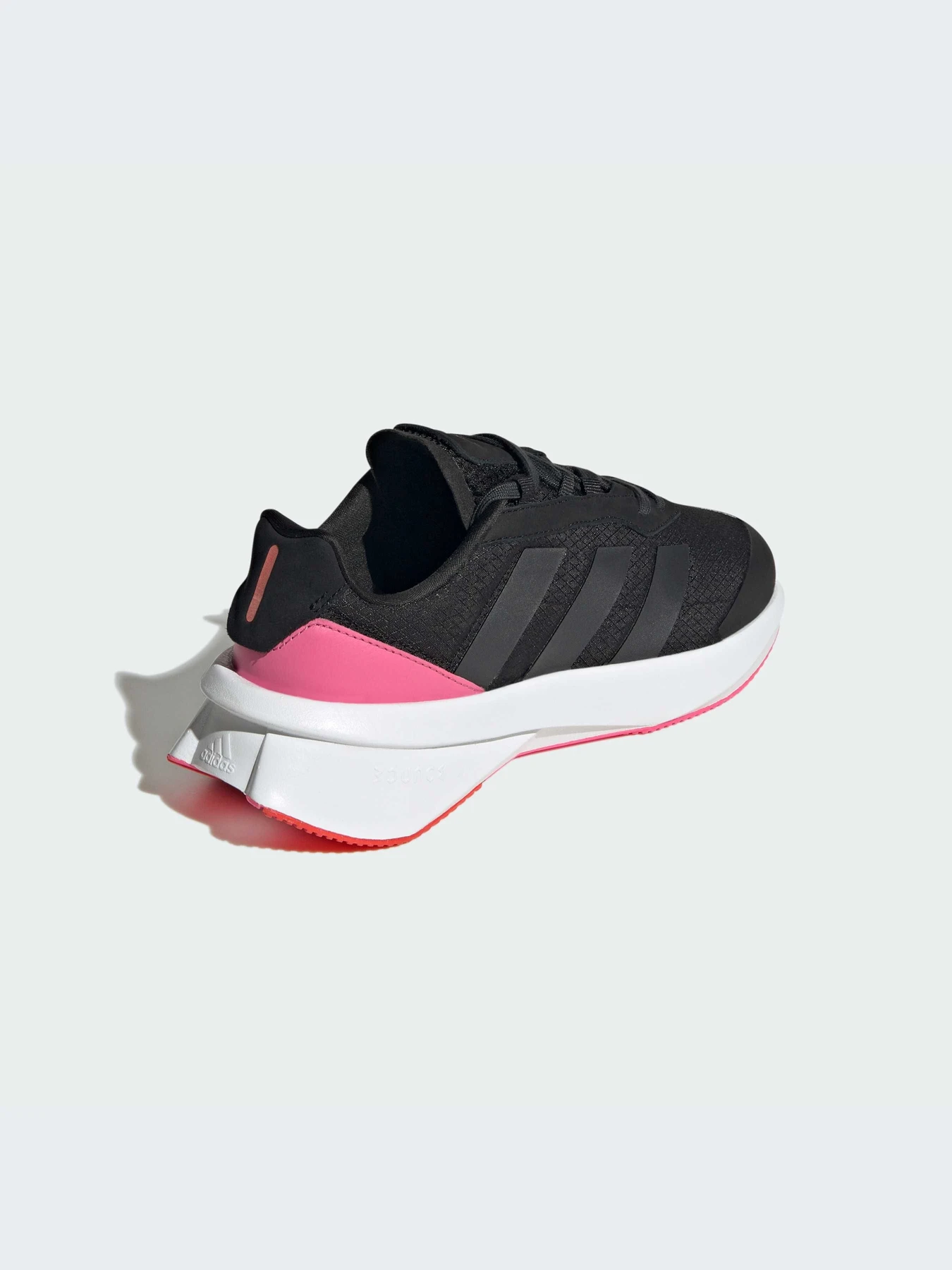Кроссовки Adidas модель ID2370 Кроссовки Adidas модель ID2370 Фото