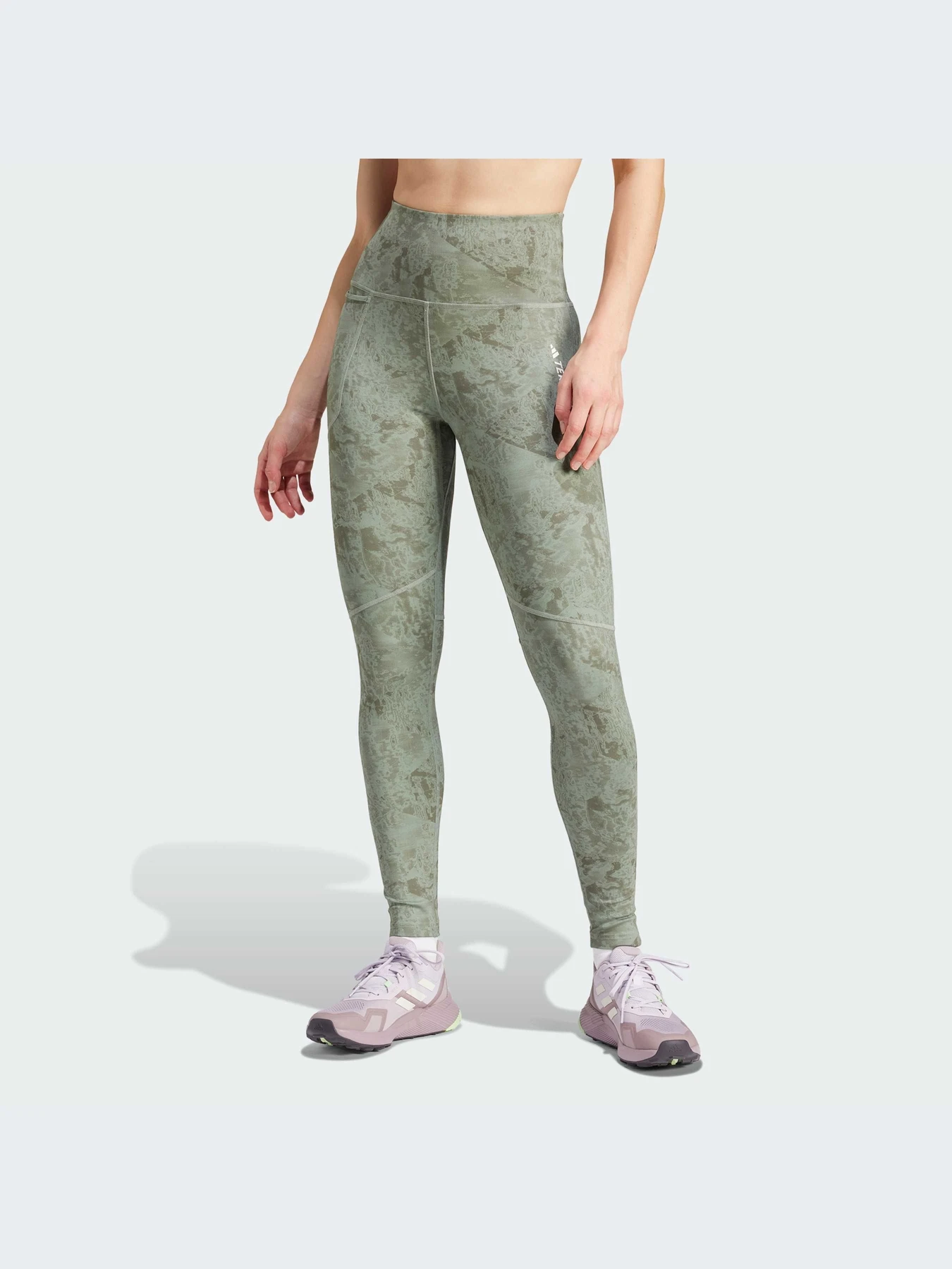 Брюки Adidas модель IP6875 Брюки Adidas модель IP6875 Фото