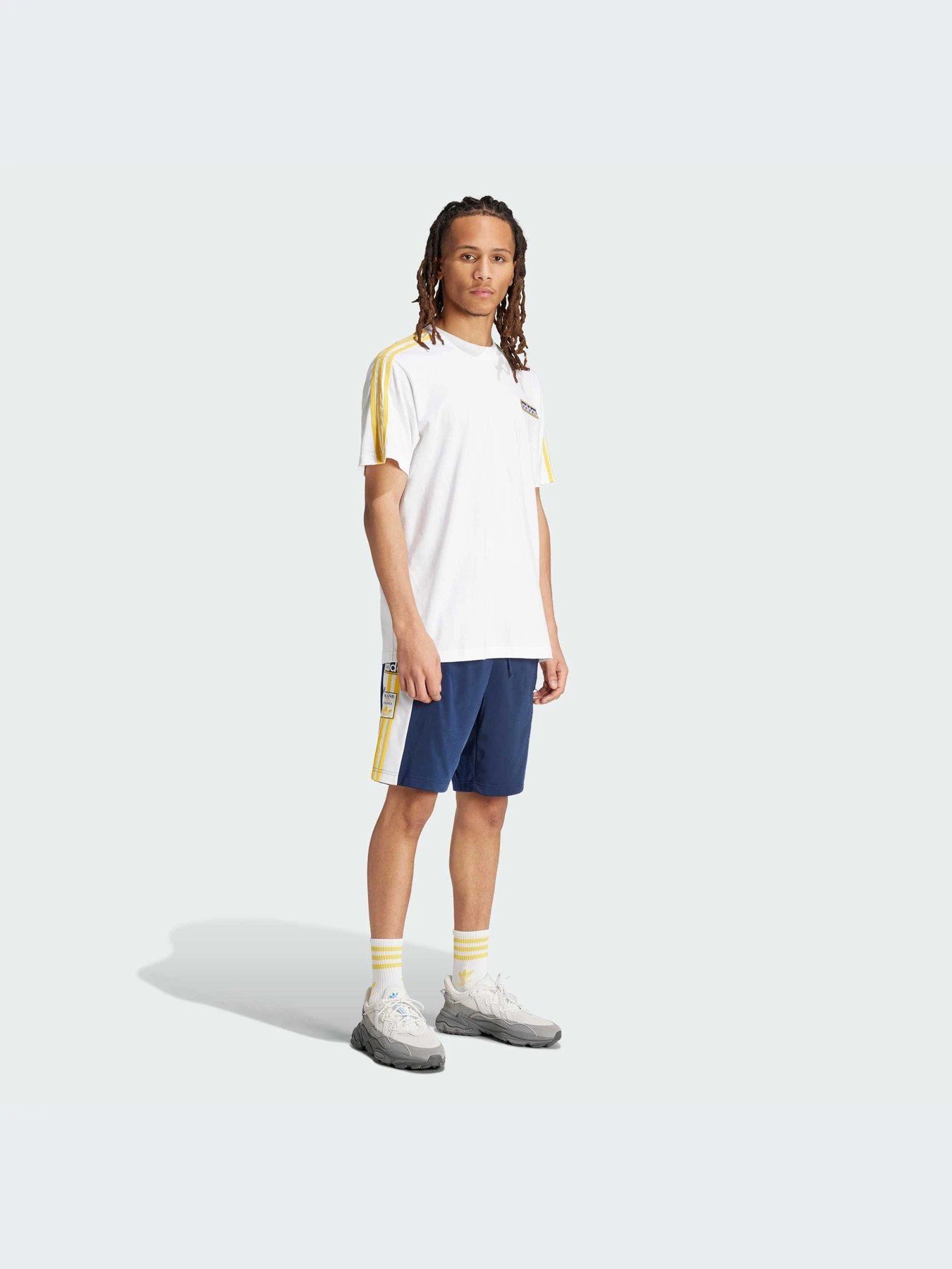 Шорти Adidas Adicolor модель IU2372 Шорти Adidas Adicolor модель IU2372 Фото