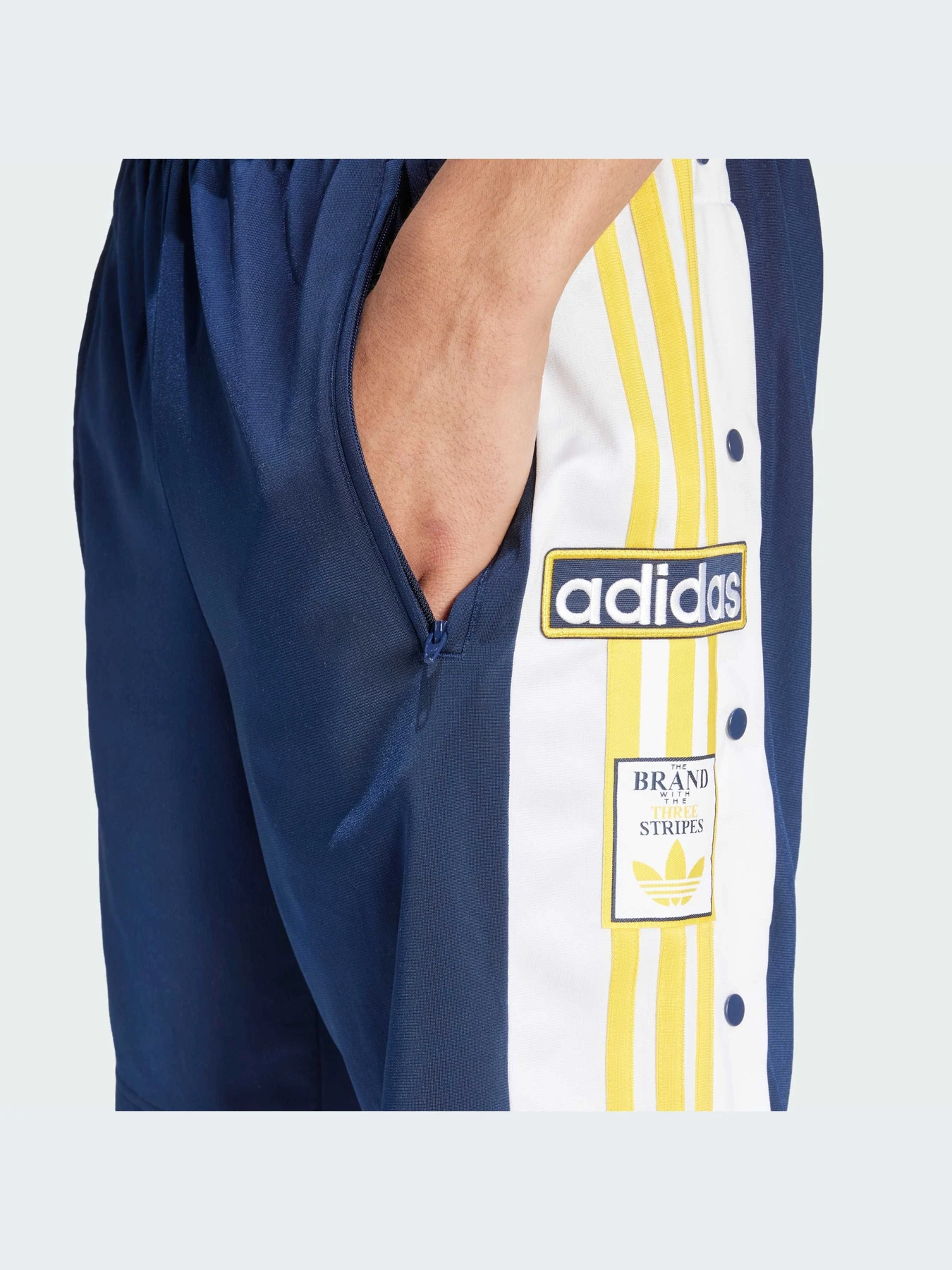 Шорти Adidas Adicolor модель IU2372 Шорти Adidas Adicolor модель IU2372 Фото