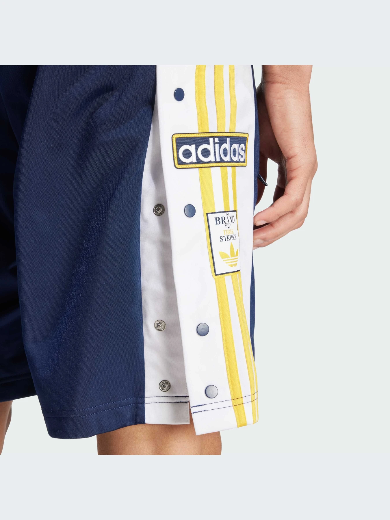 Шорти Adidas Adicolor модель IU2372 Шорти Adidas Adicolor модель IU2372 Фото