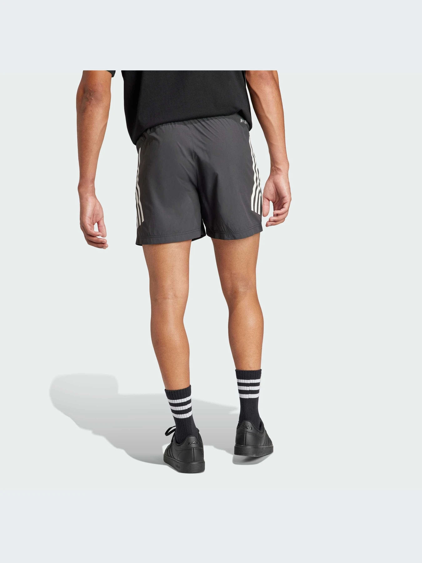 Шорти Adidas Культові силуети модель IR9221 Шорти Adidas Культові силуети модель IR9221 Фото