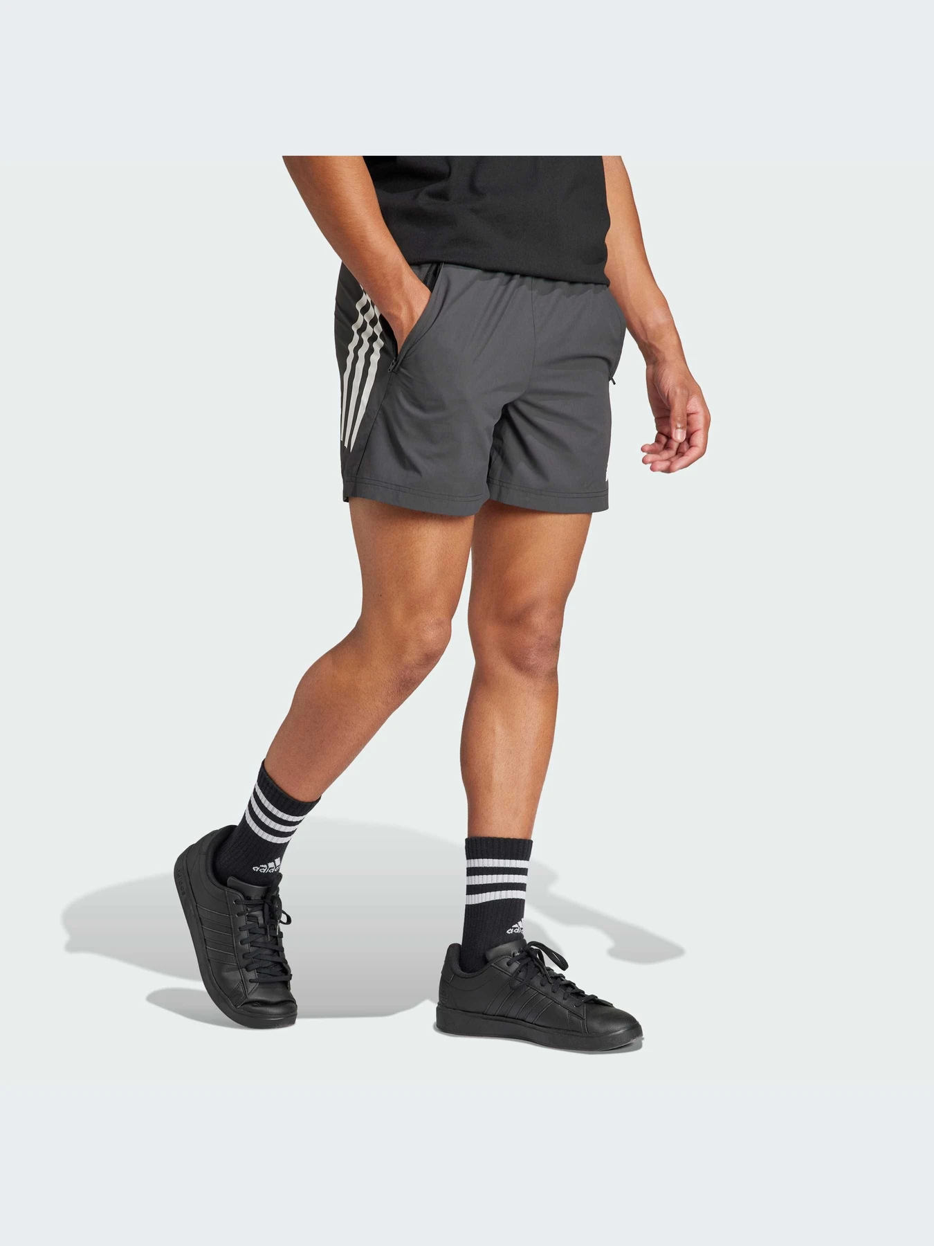 Шорти Adidas Культові силуети модель IR9221 Шорти Adidas Культові силуети модель IR9221 Фото