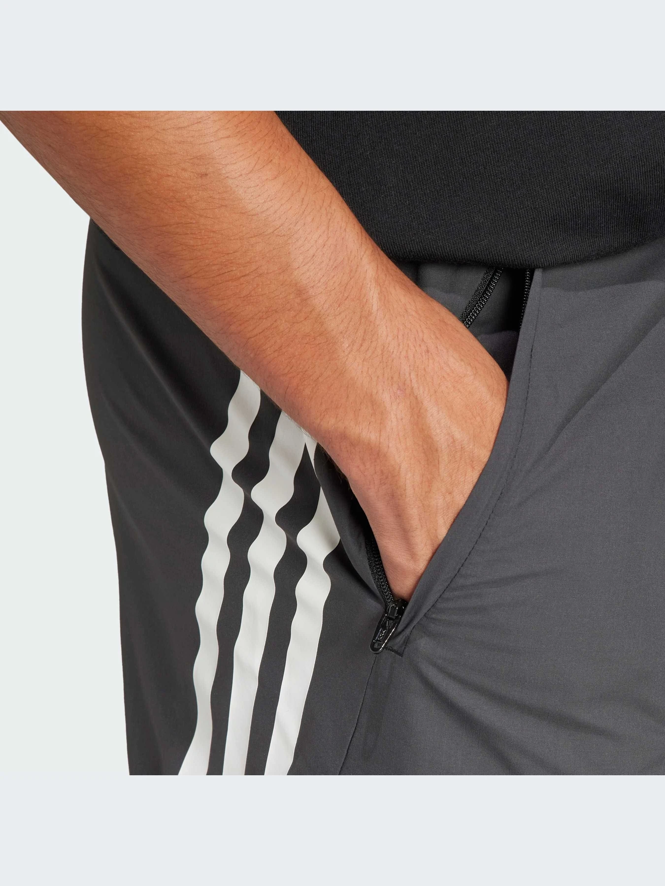 Шорти Adidas Культові силуети модель IR9221 Шорти Adidas Культові силуети модель IR9221 Фото