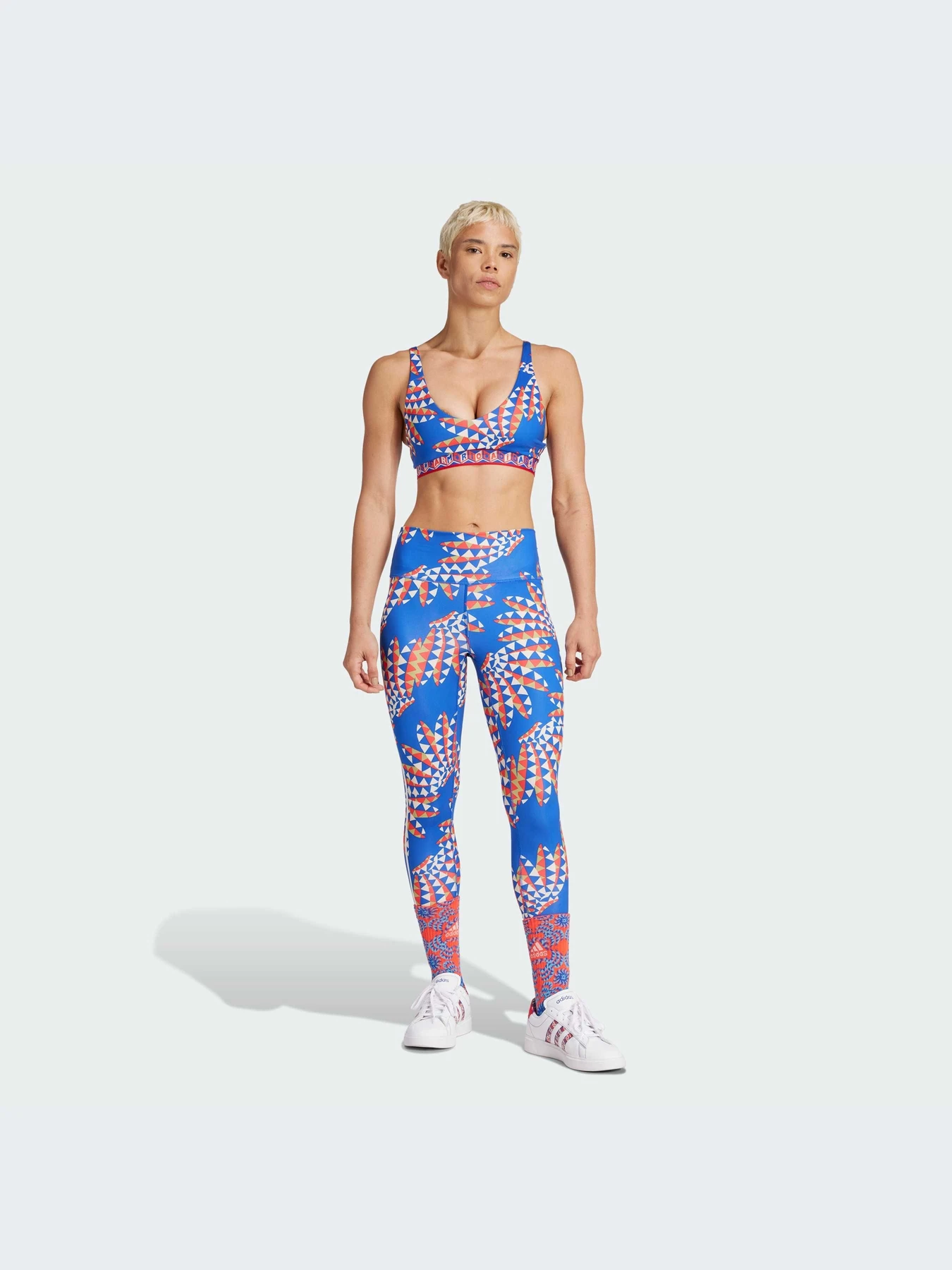 Брюки Adidas модель IQ4508 Брюки Adidas модель IQ4508 Фото