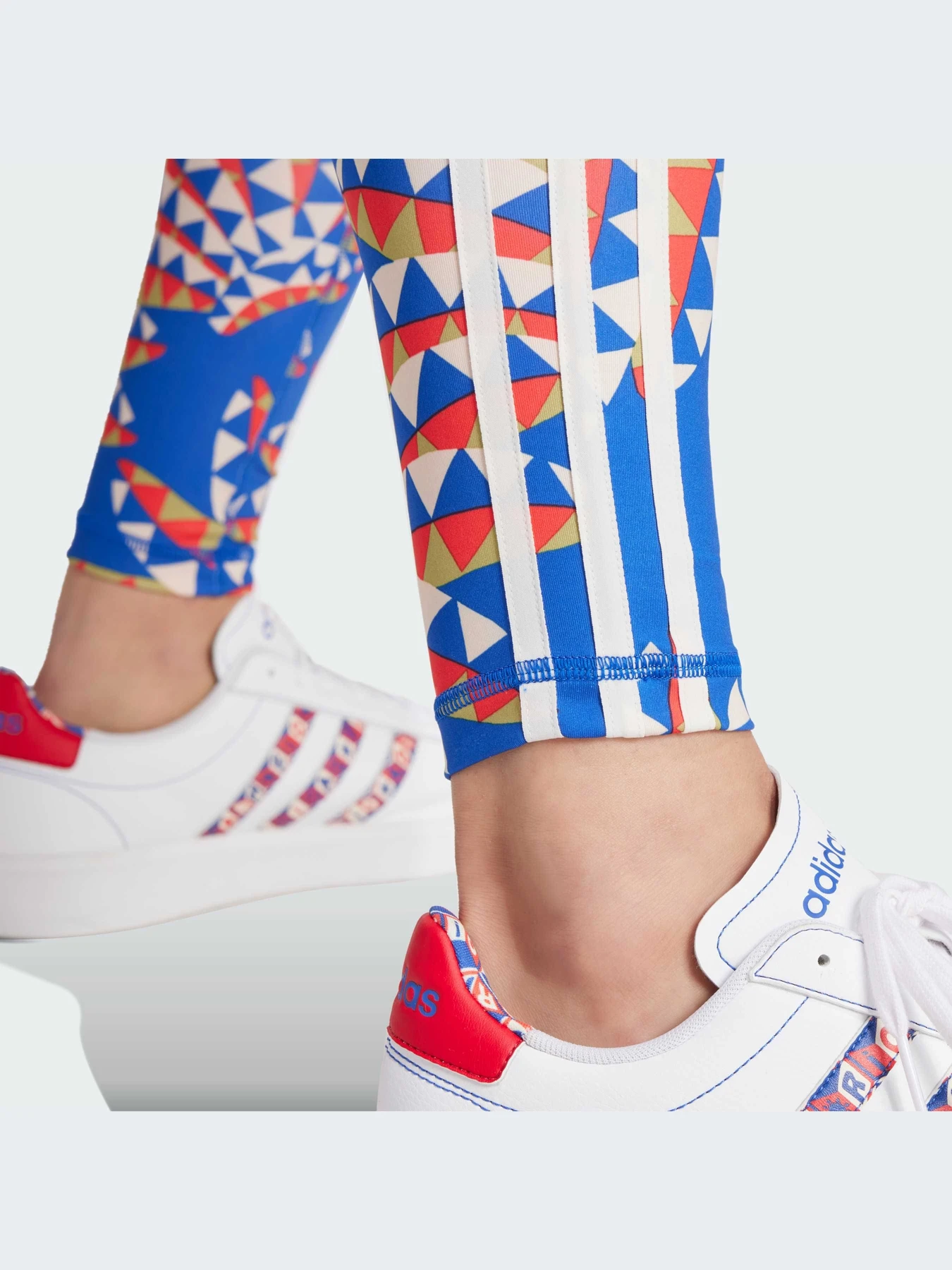 Брюки Adidas модель IQ4508 Брюки Adidas модель IQ4508 Фото