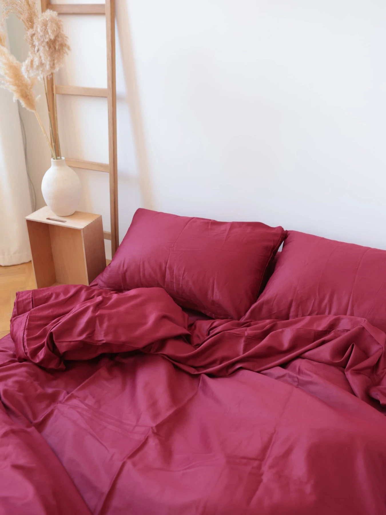 Комплект постільної білизни з тканини Сатин Бордовий колір BedclozZzes модель 8972 Комплект постільної білизни з тканини Сатин Бордовий колір BedclozZzes модель 8972 Фото