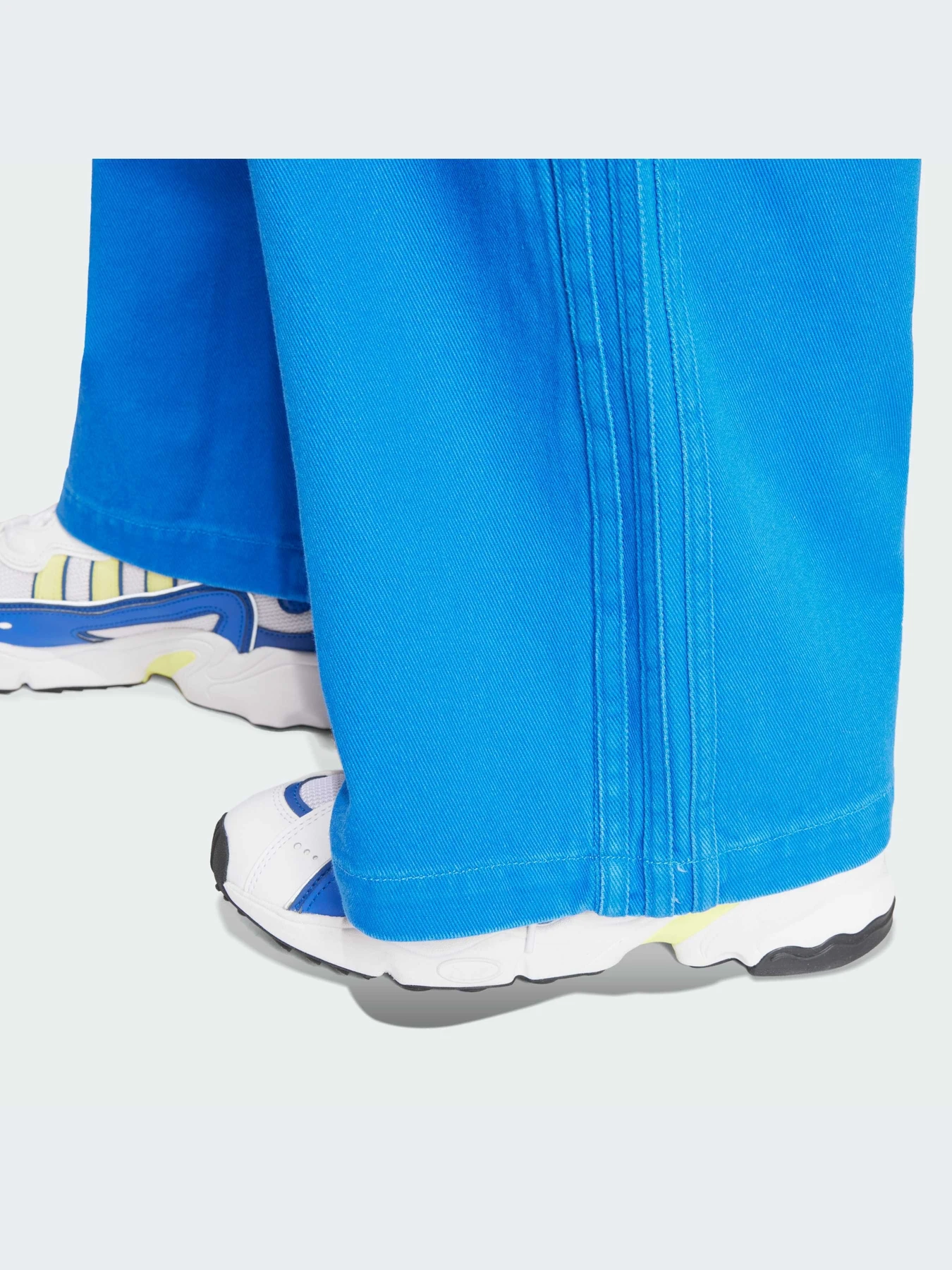 Джинси Adidas KSENIASCHNAIDER 3-Stripes Dyed модель IU2455 Джинси Adidas KSENIASCHNAIDER 3-Stripes Dyed модель IU2455 Фото